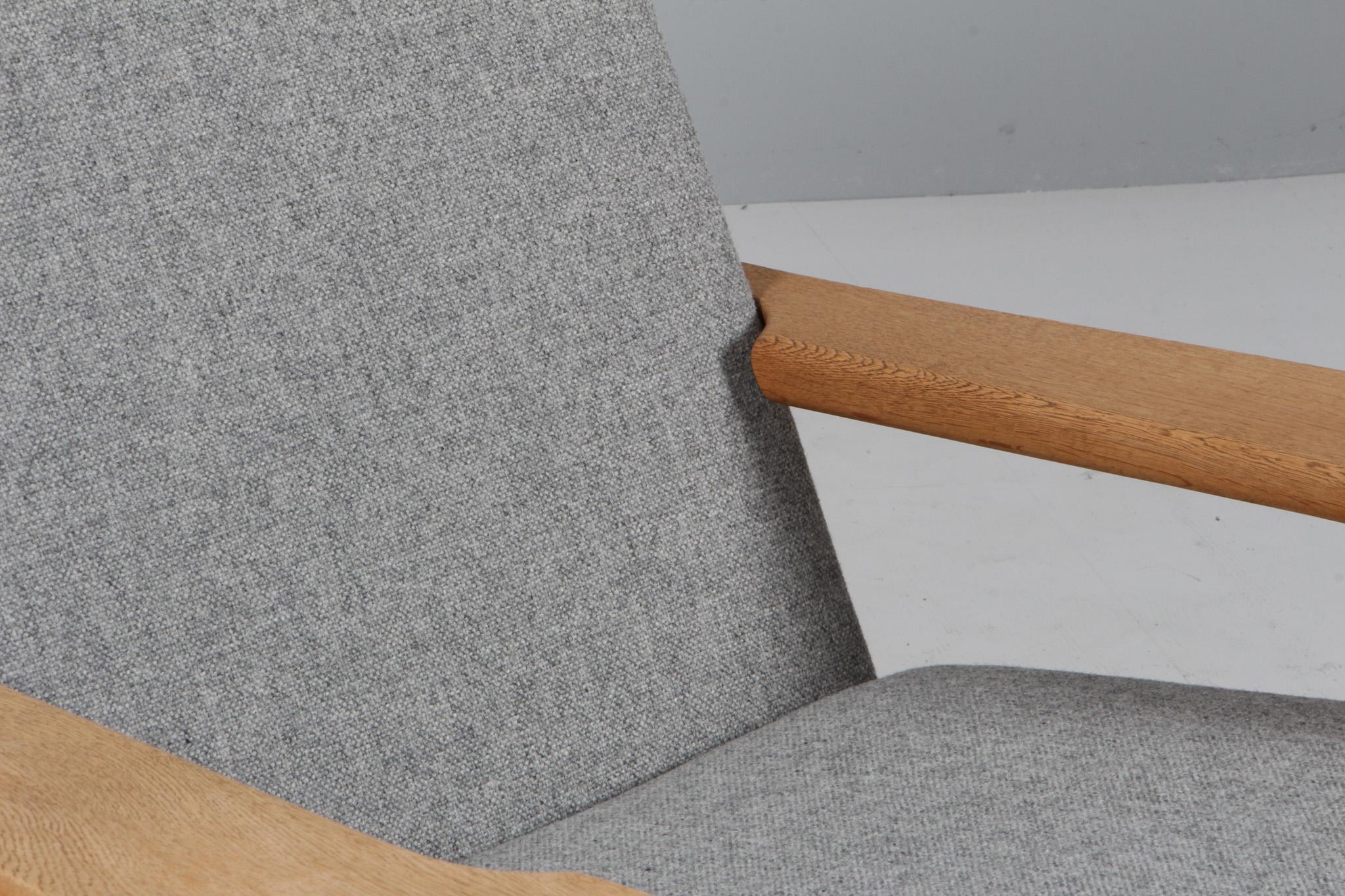 Mid-20th Century Hans J. Wegner Lounge Chair, Model GE-375 For Sale