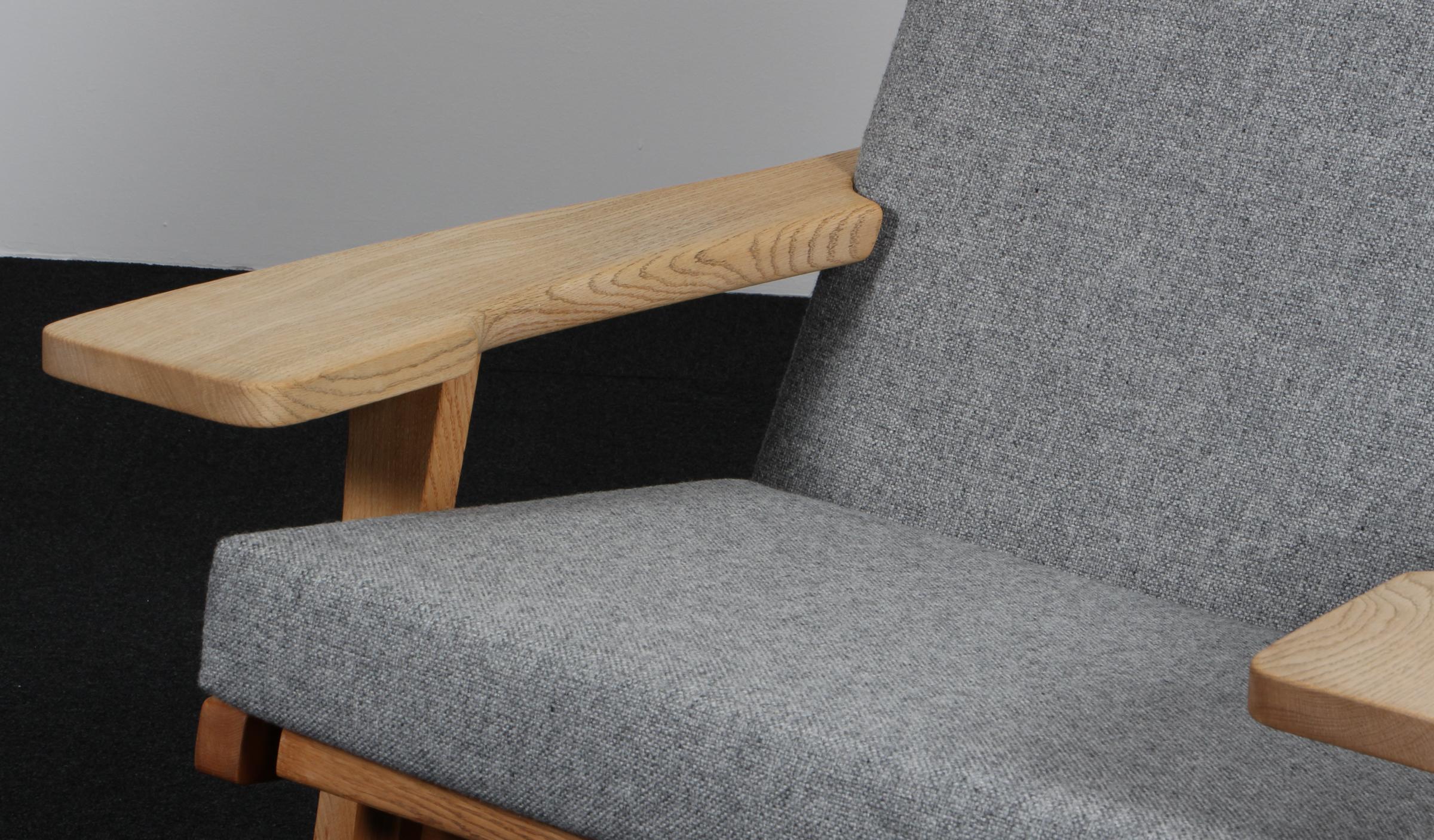 Mid-20th Century Hans J. Wegner Lounge Chair, Model GE-375 For Sale