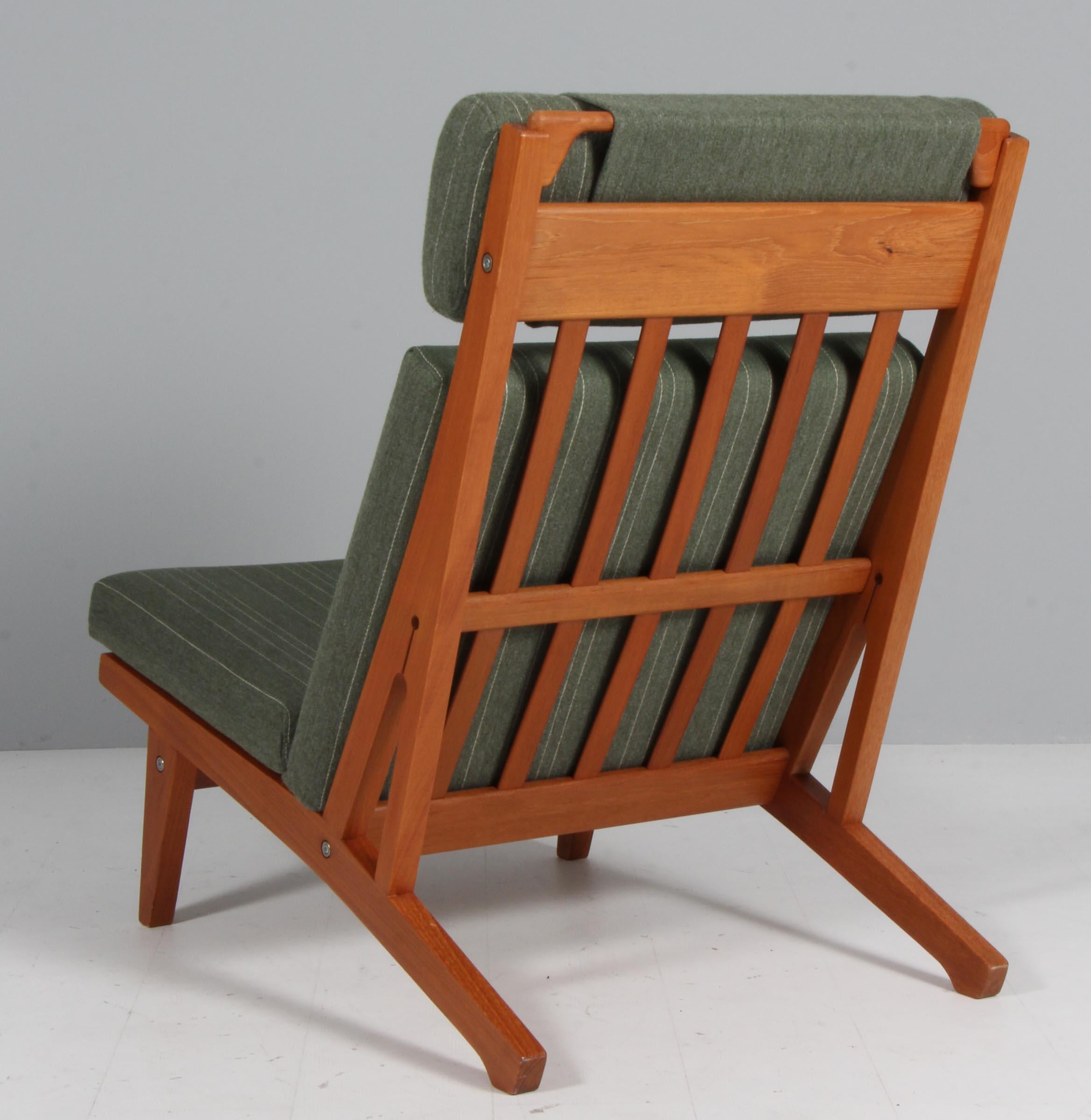 Wool Hans J. Wegner Lounge Chair, Model GE-375 For Sale