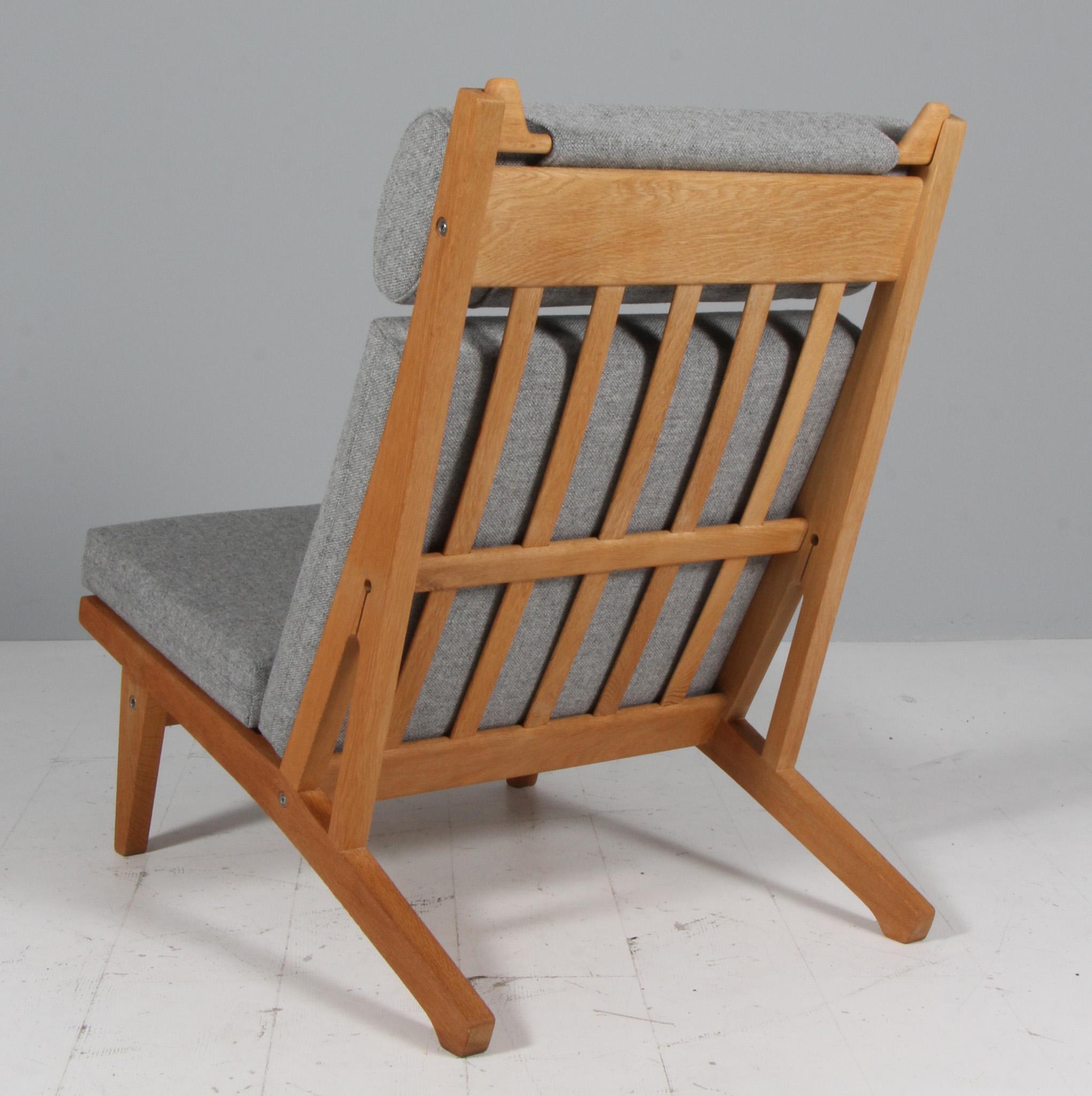 Laine Fauteuil de salon Hans J. Wegner, modèle GE-375 en vente
