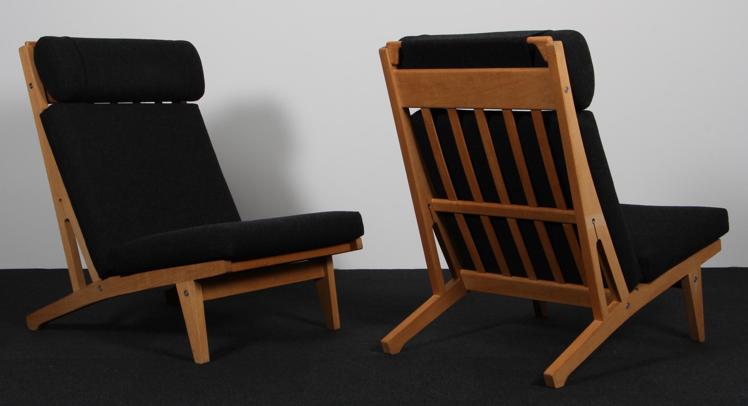 Hans J. Wegner-Loungesessel, Modell GE-375 (Eichenholz)