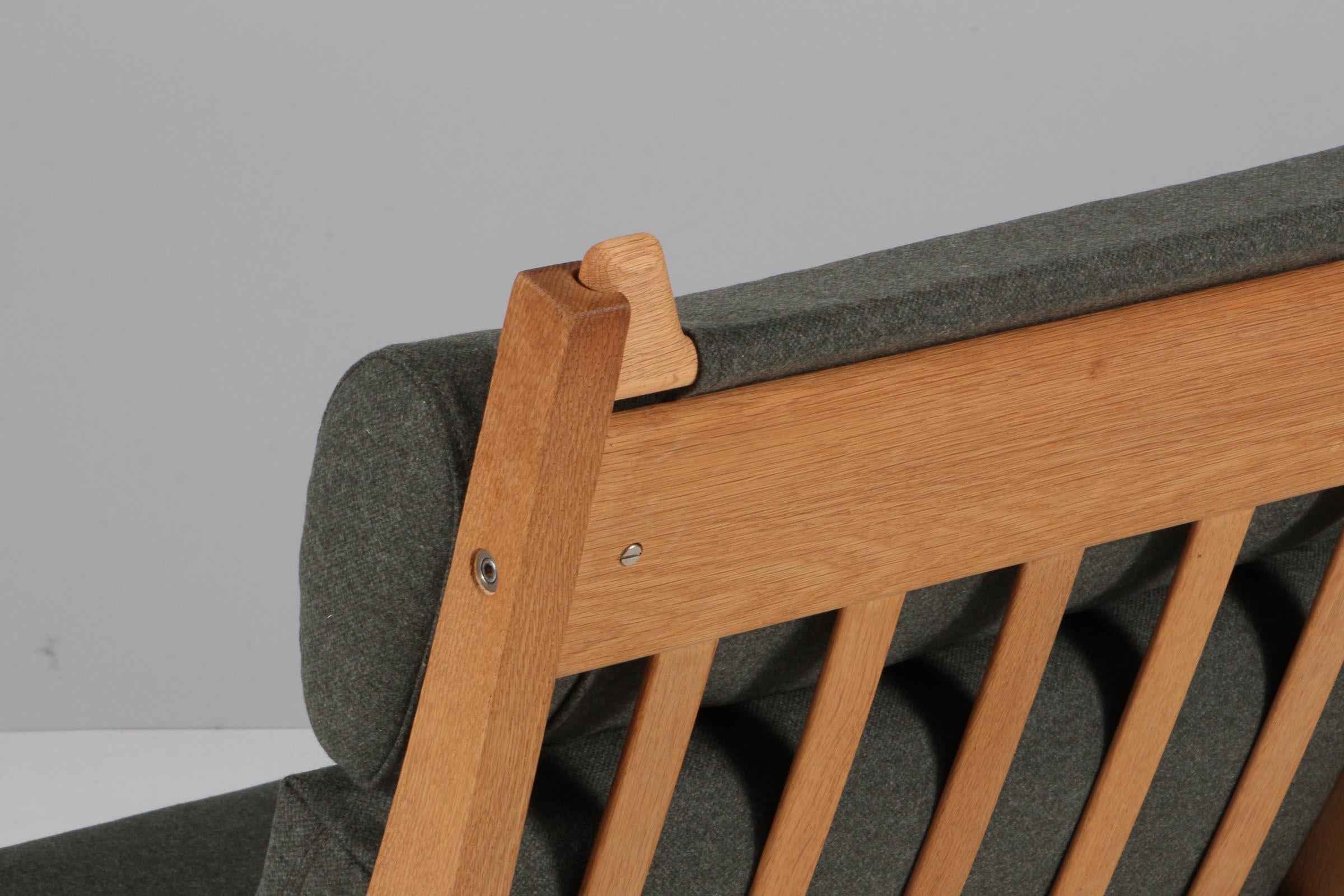 Fauteuil de salon Hans J. Wegner, modèle GE-375 en vente 1