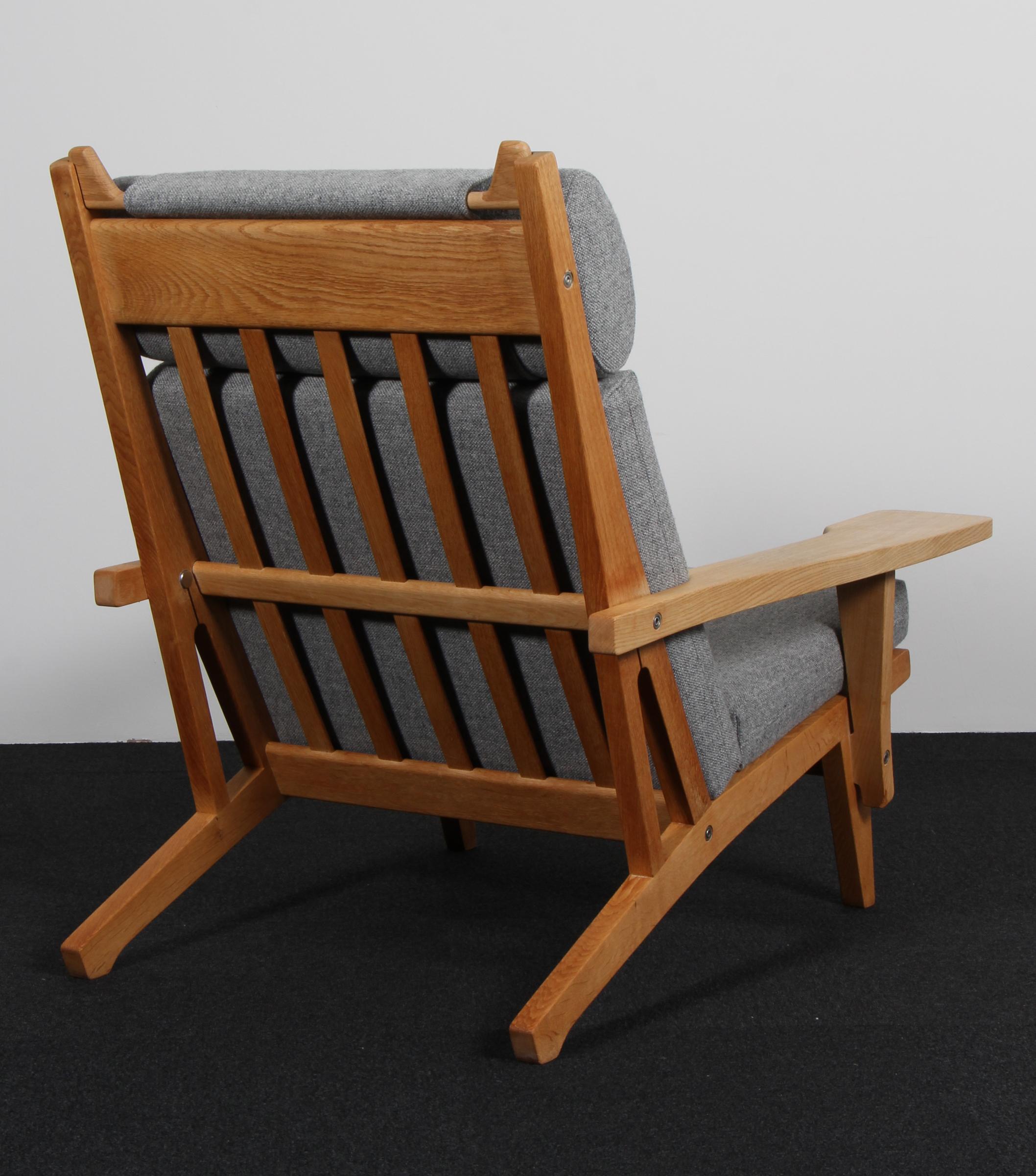 Hans J. Wegner Lounge Chair, Model GE-375 For Sale 1