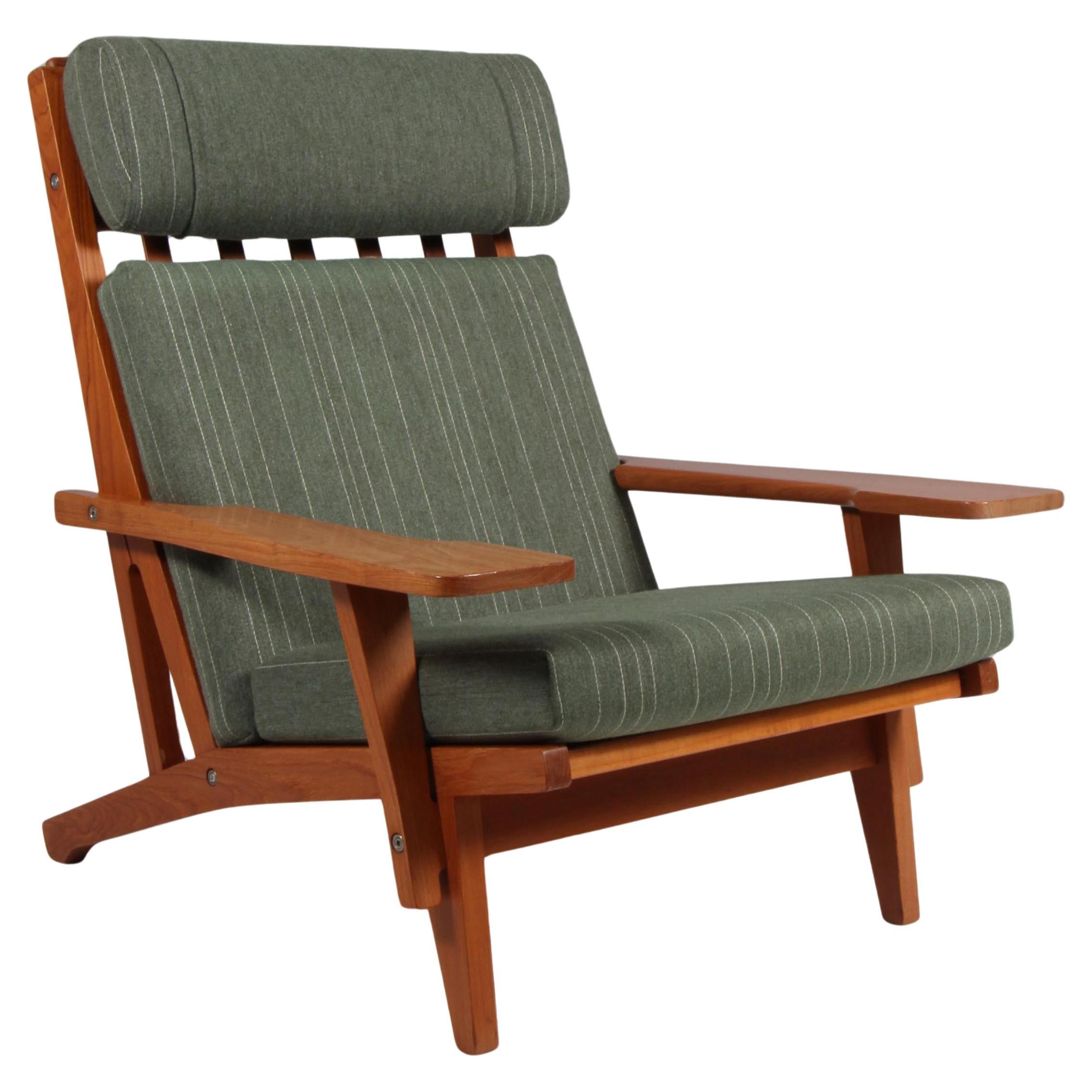 Hans J. Wegner Lounge Chair, Model GE-375 For Sale