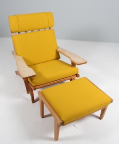 Hans J. Wegner Lounge Chair with Ottoman, Model GE-375
