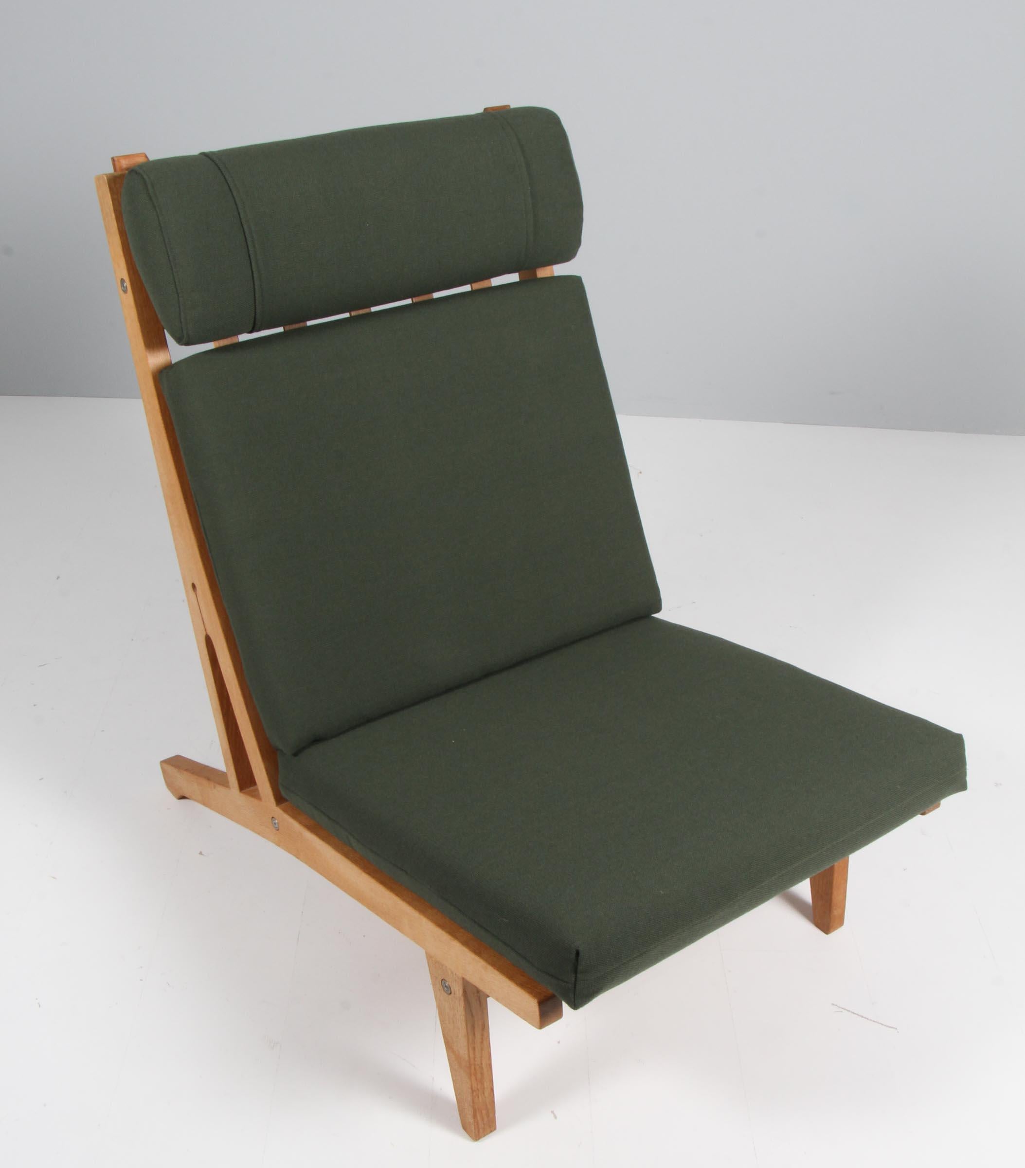 Scandinavian Modern Hans J. Wegner Lounge Chair with ottoman, Model GE-375
