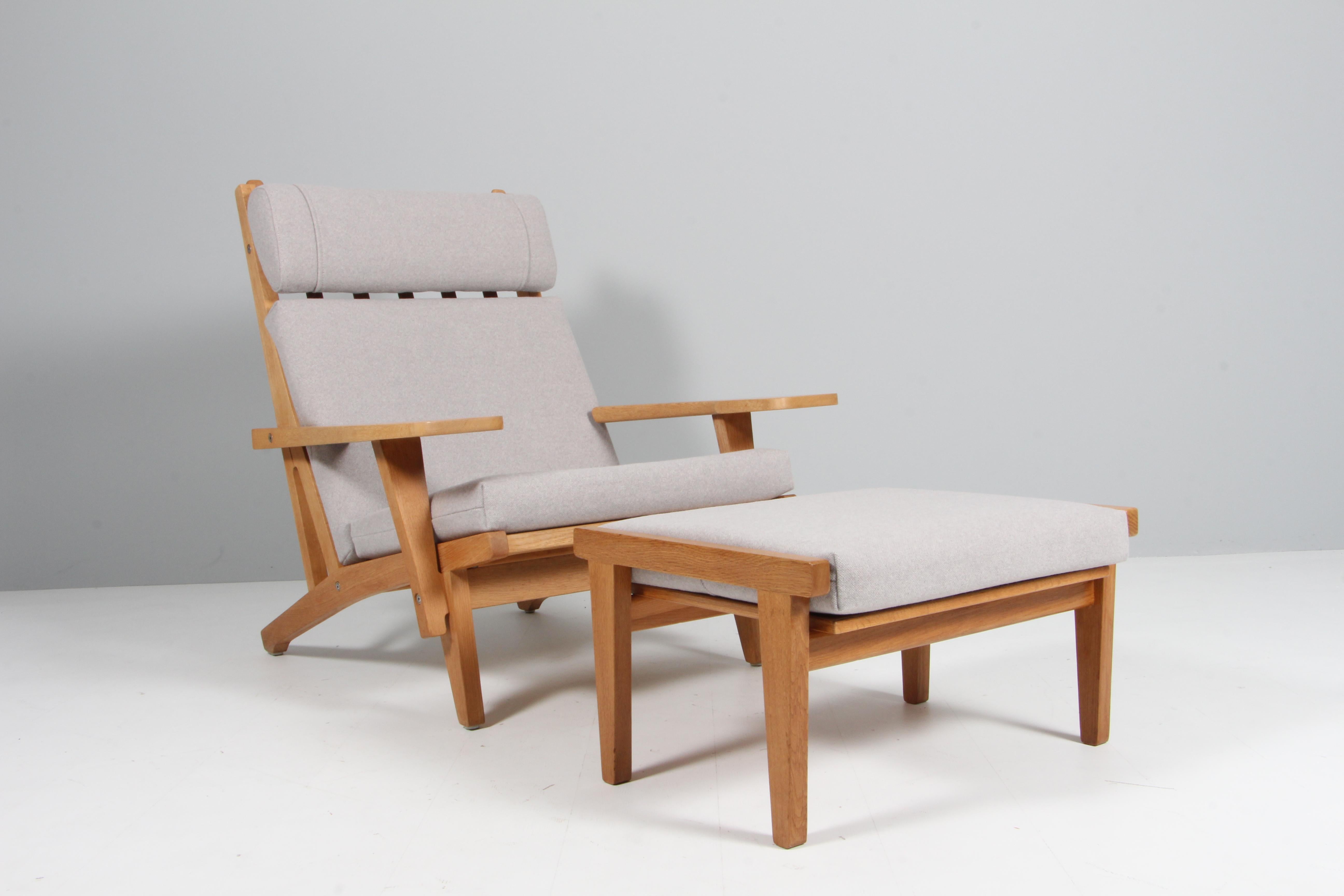 Scandinavian Modern Hans J. Wegner Lounge Chair with Ottoman, Model GE-375