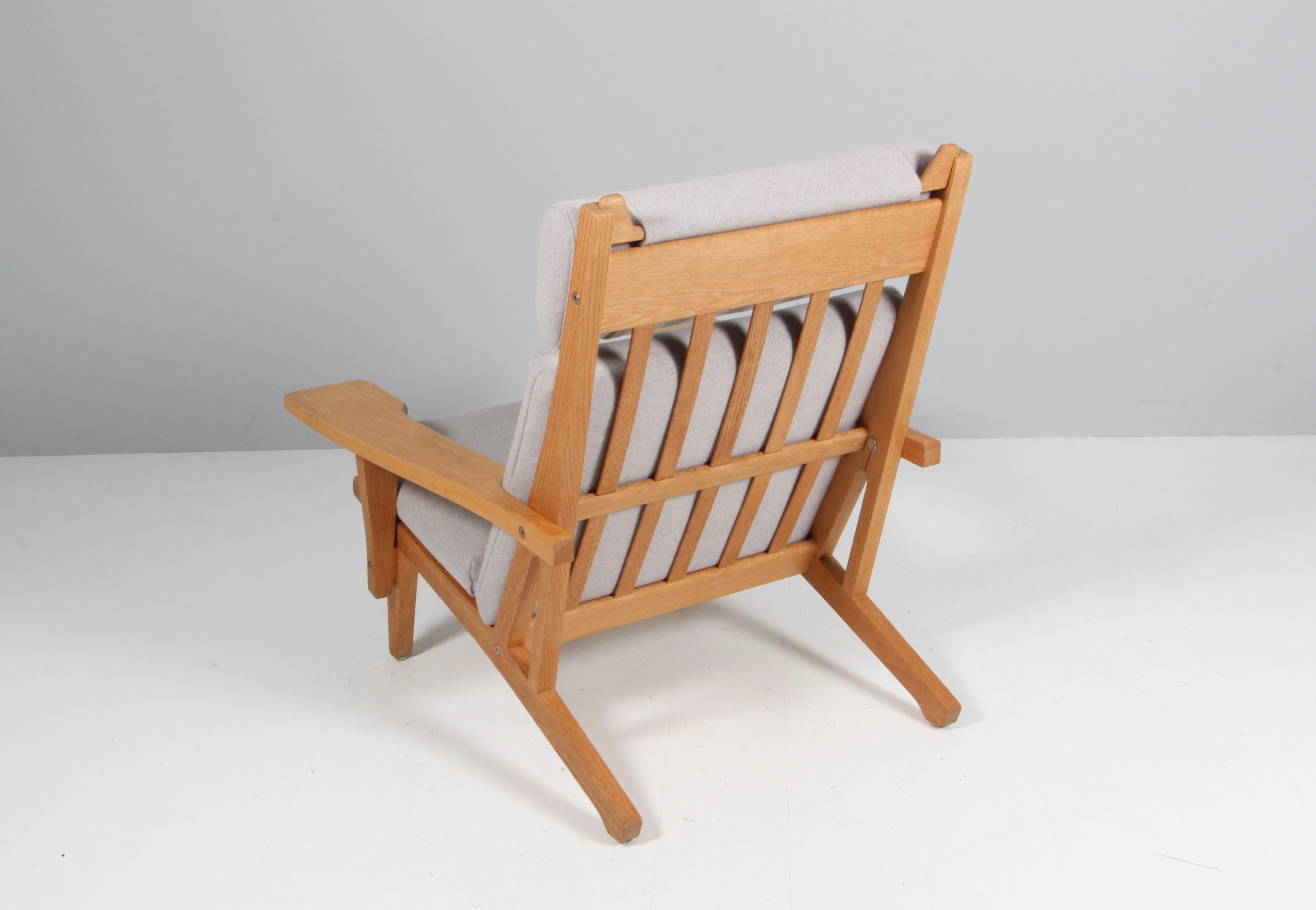 Wool Hans J. Wegner Lounge Chair with Ottoman, Model GE-375