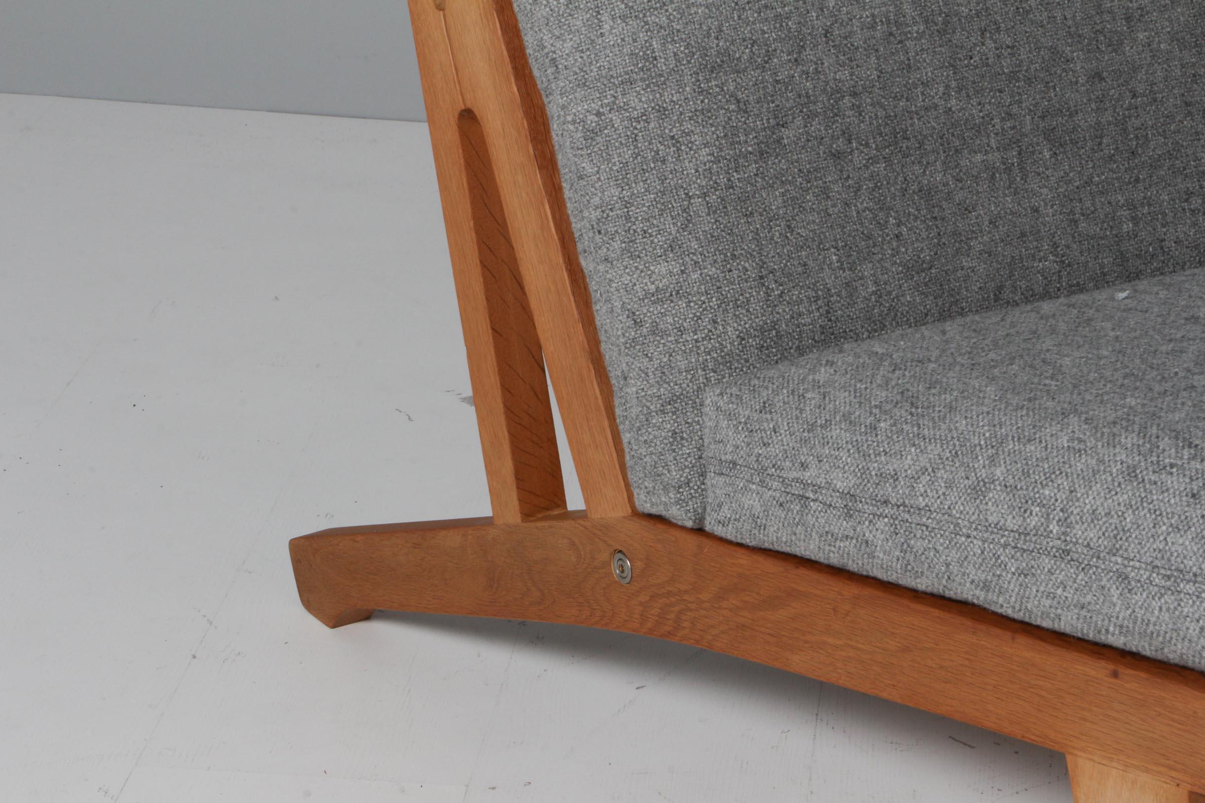 Wool Hans J. Wegner Lounge Chair with ottoman, Model GE-375