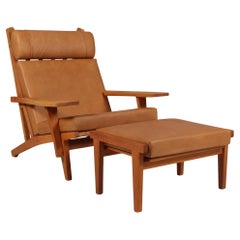 Hans J. Wegner-Loungesessel mit Ottomane, Modell GE-375