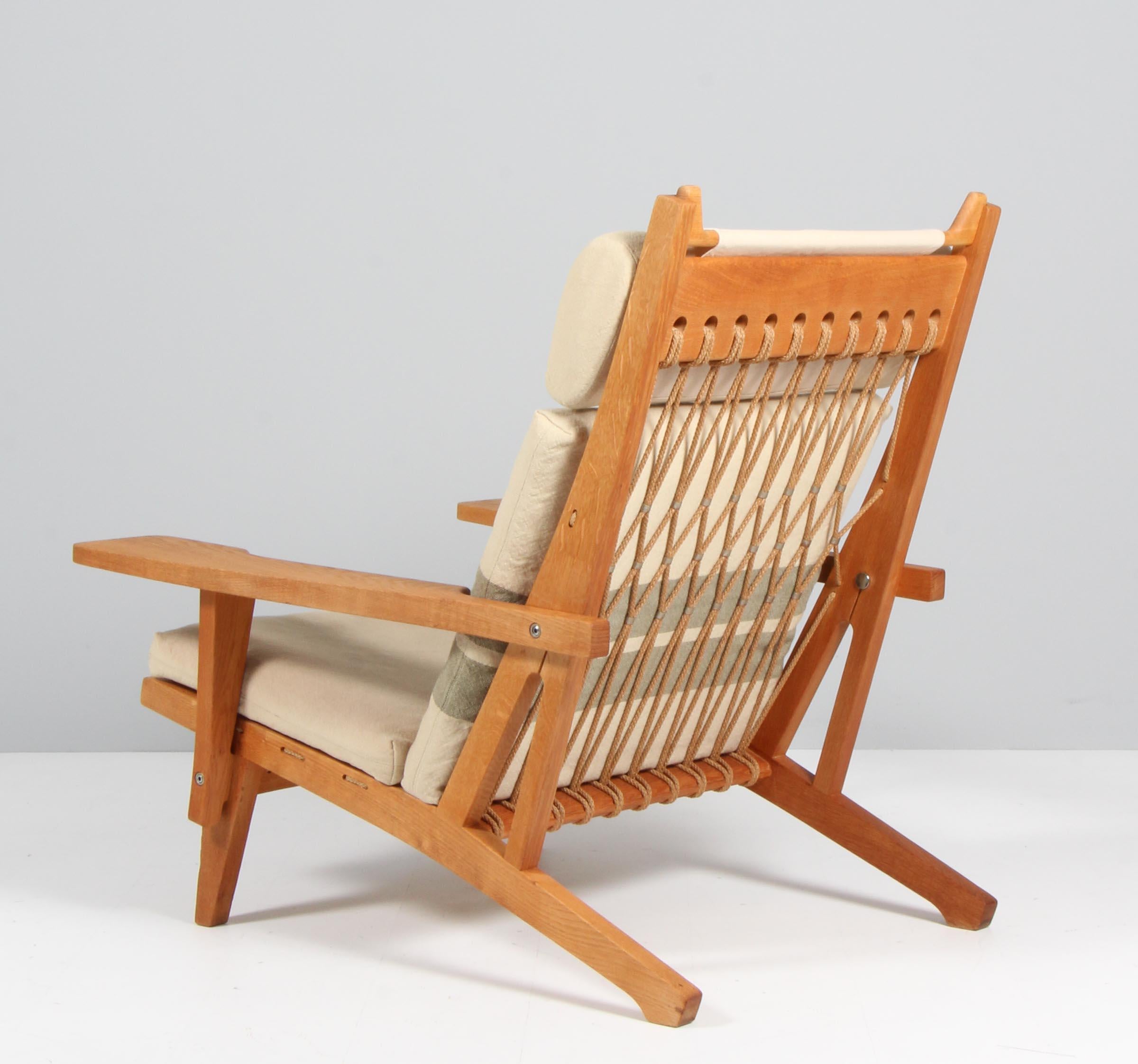 Hans J. Wegner Lounge Chair with Ottoman, Model GE-375, Rare version 5