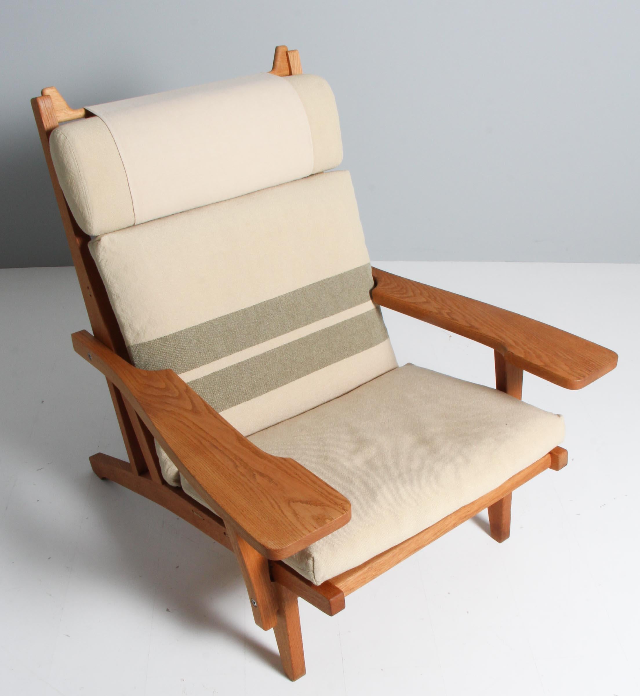 Oak Hans J. Wegner Lounge Chair with Ottoman, Model GE-375, Rare version
