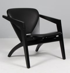 Poltrone Hans J. Wegner, modello “Butterfly”, in faggio nero e pelle pieno fiore
