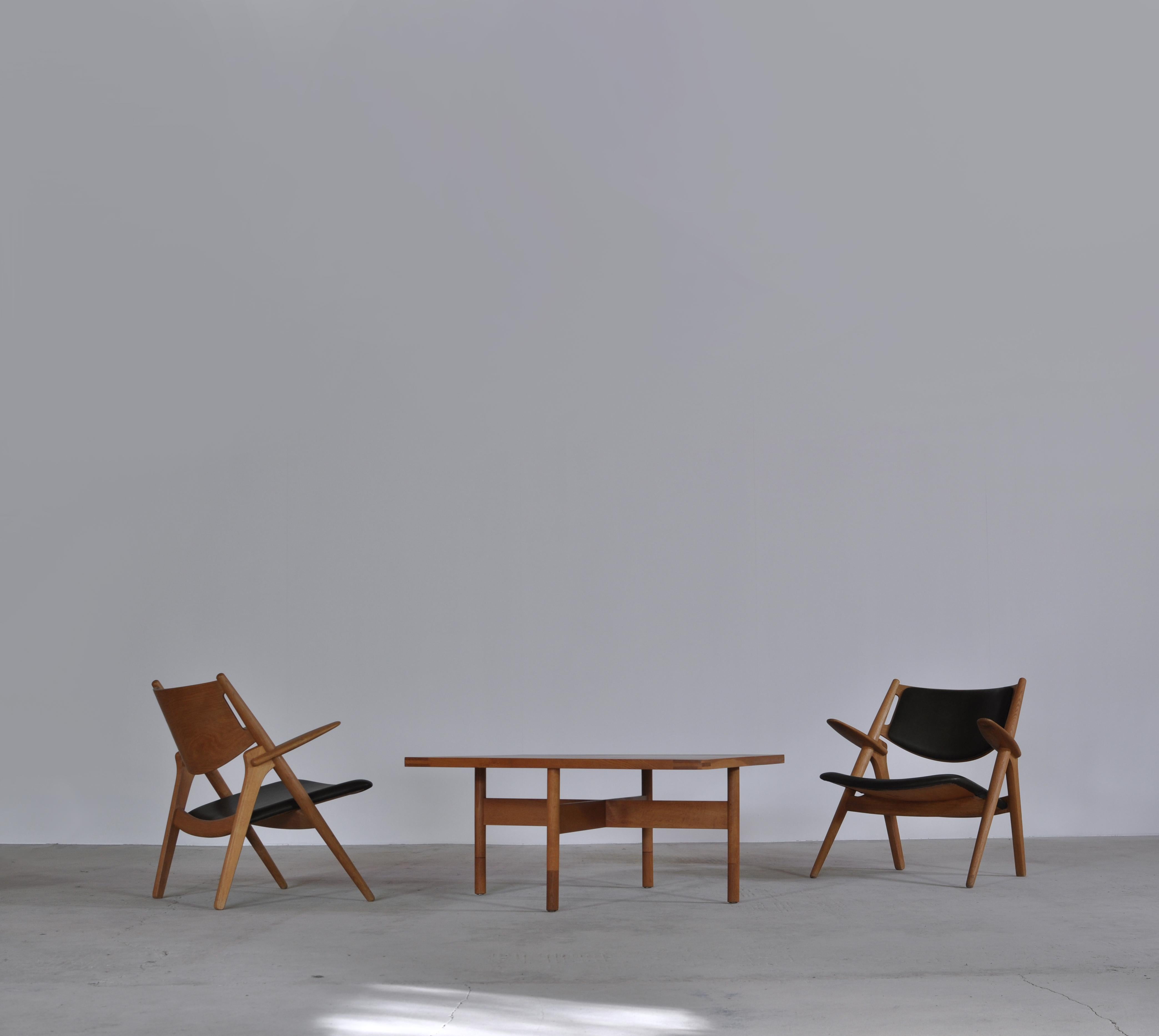 Hans J. Wegner Lounge Chairs from the 1960s in Oak and Dark Green Leather 11