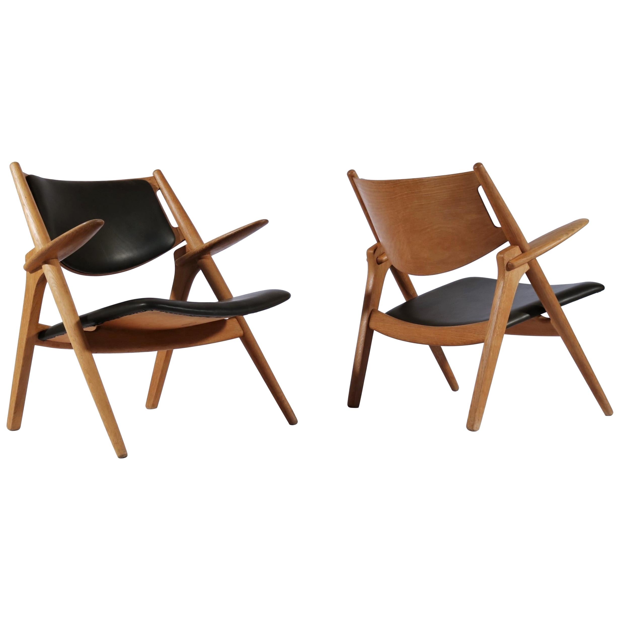 Hans J. Wegner Lounge Chairs Model "Sawbuck" in Oak and Dark Green Leather