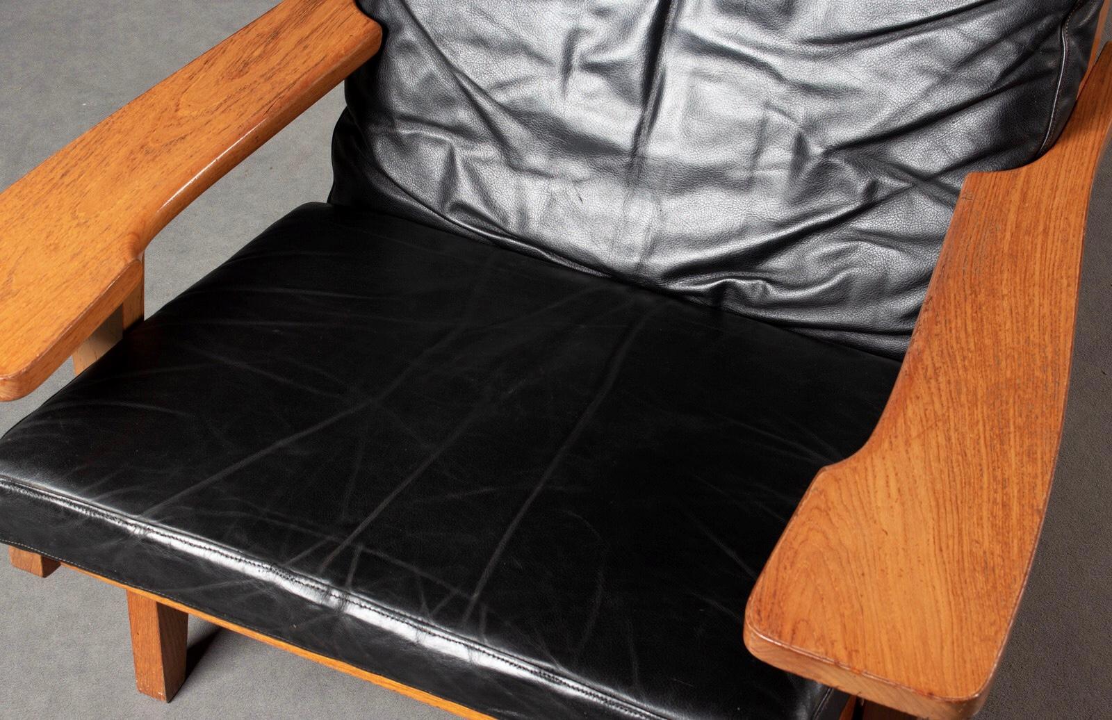 Danish Hans J. Wegner Lounge Easy Chair GE 375, in Black Leather Upholstery by GETAMA