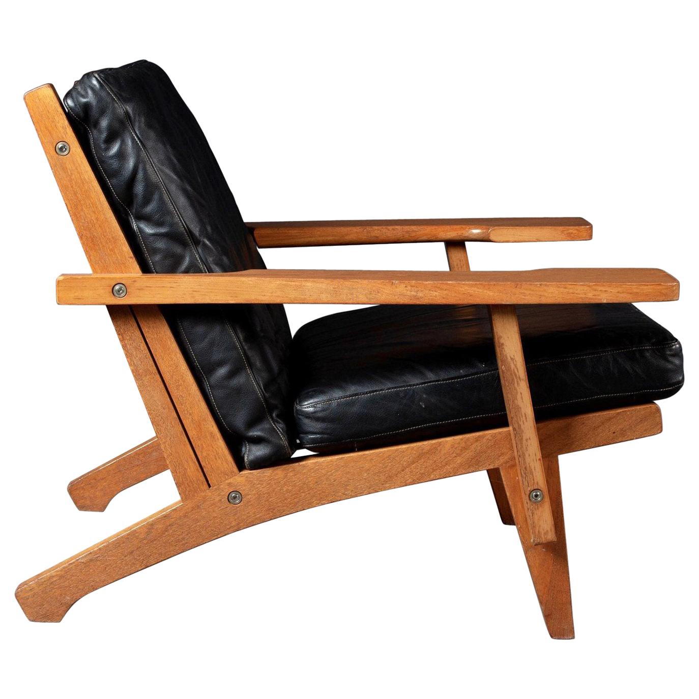 Hans J. Wegner Lounge Easy Chair GE 375, in Black Leather Upholstery by GETAMA