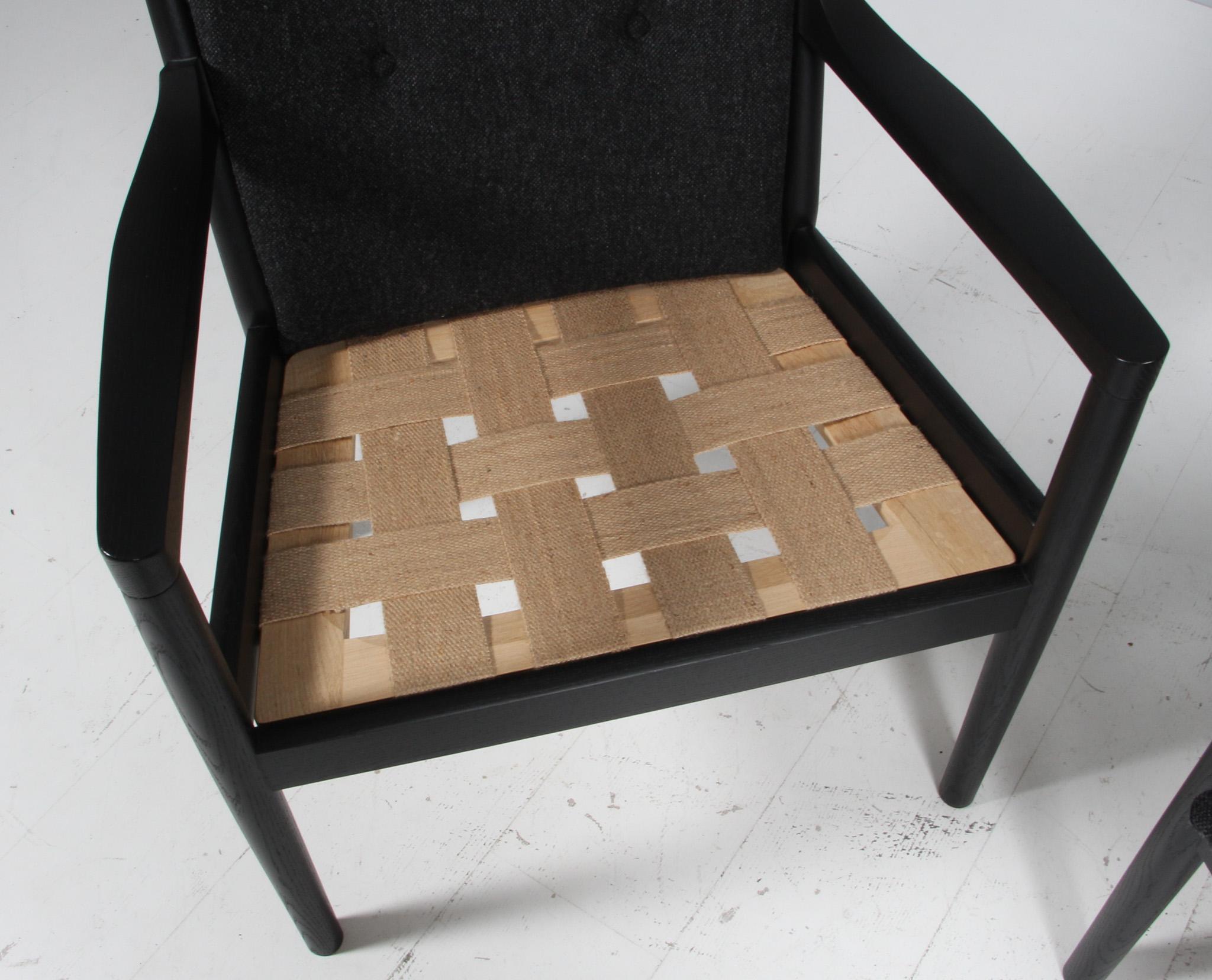 Hans J. Wegner Lounge oder Sessel, Wolle und schwarz gebeizte Eiche. Modell 1788 im Angebot 1