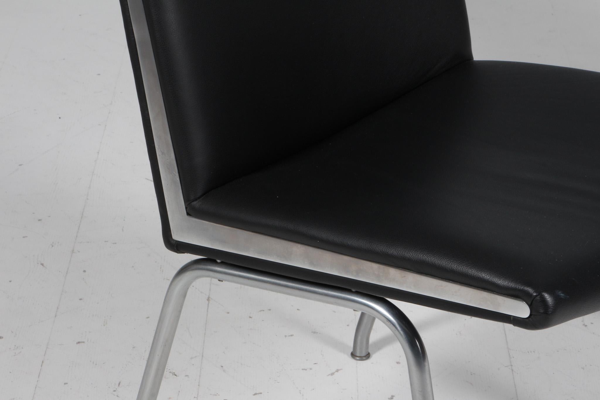 Scandinave moderne Hans J. Wegner Lufthavnsstole Modèle AP38, cuir noir en vente