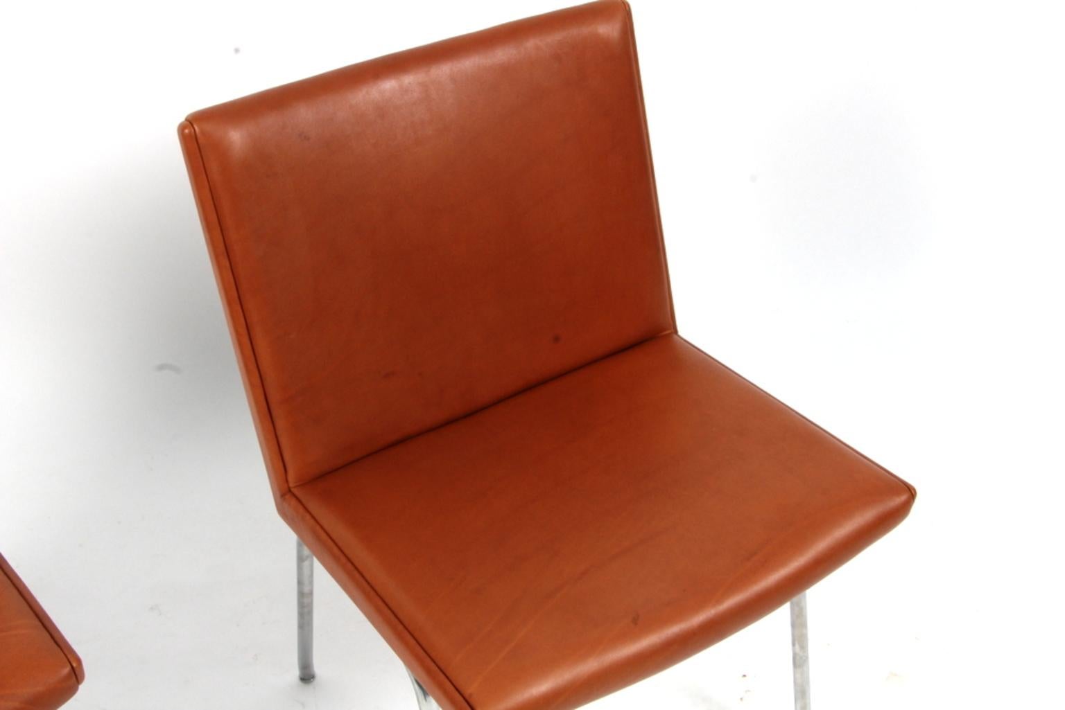 Hans J. Wegner lufthavnsttole designed for Kastrup Airport. New upholstered with cognac aniline leather

Base in steel.

Model AP39, made by AP stolen.