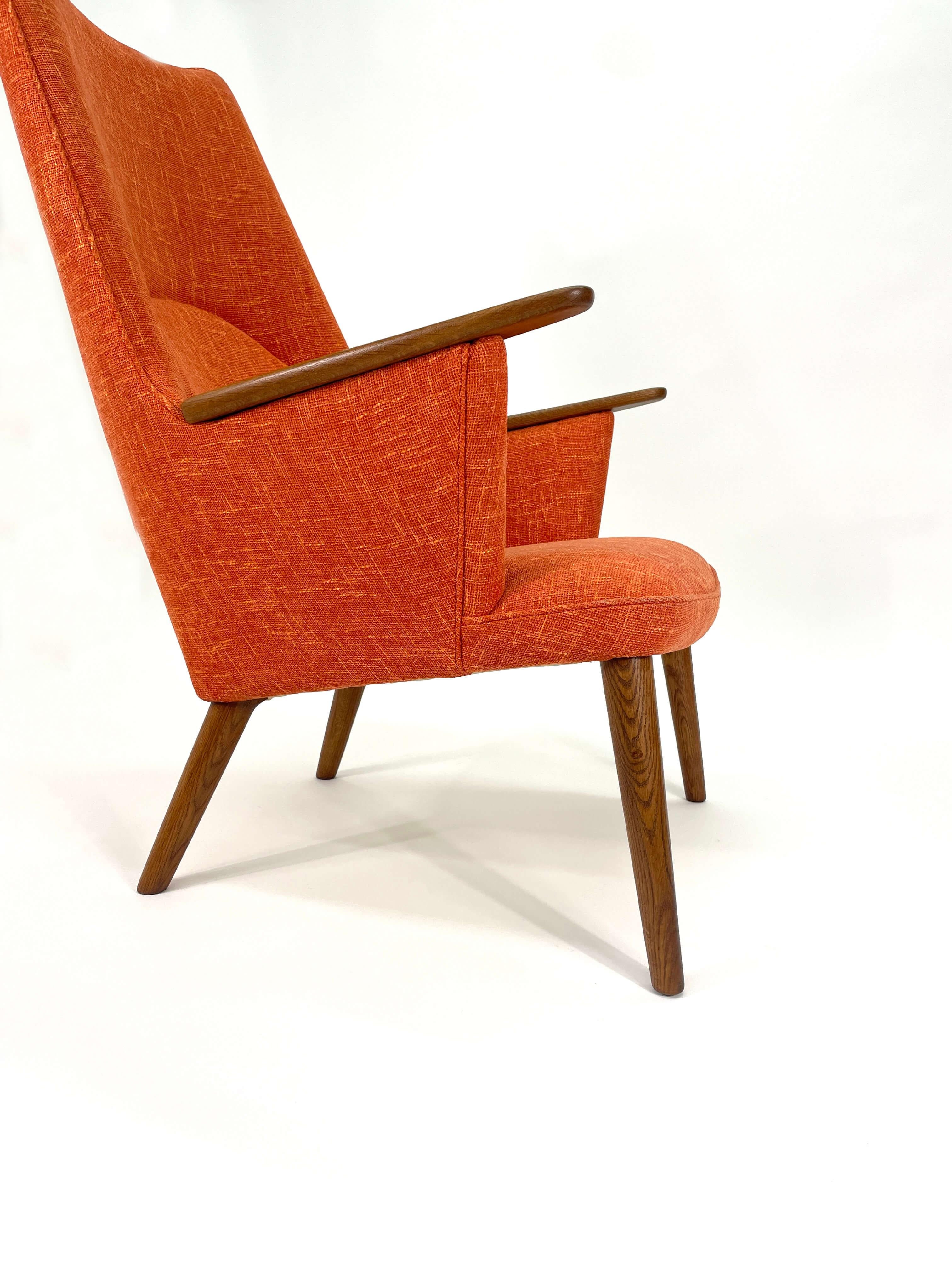 Hans J. Wegner Mama Bear Lounge Chair Model AP 27 For Sale 1