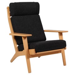 Sillón Hans J. Wegner modelo 290A, haya y Hallingdal, de mediados de siglo