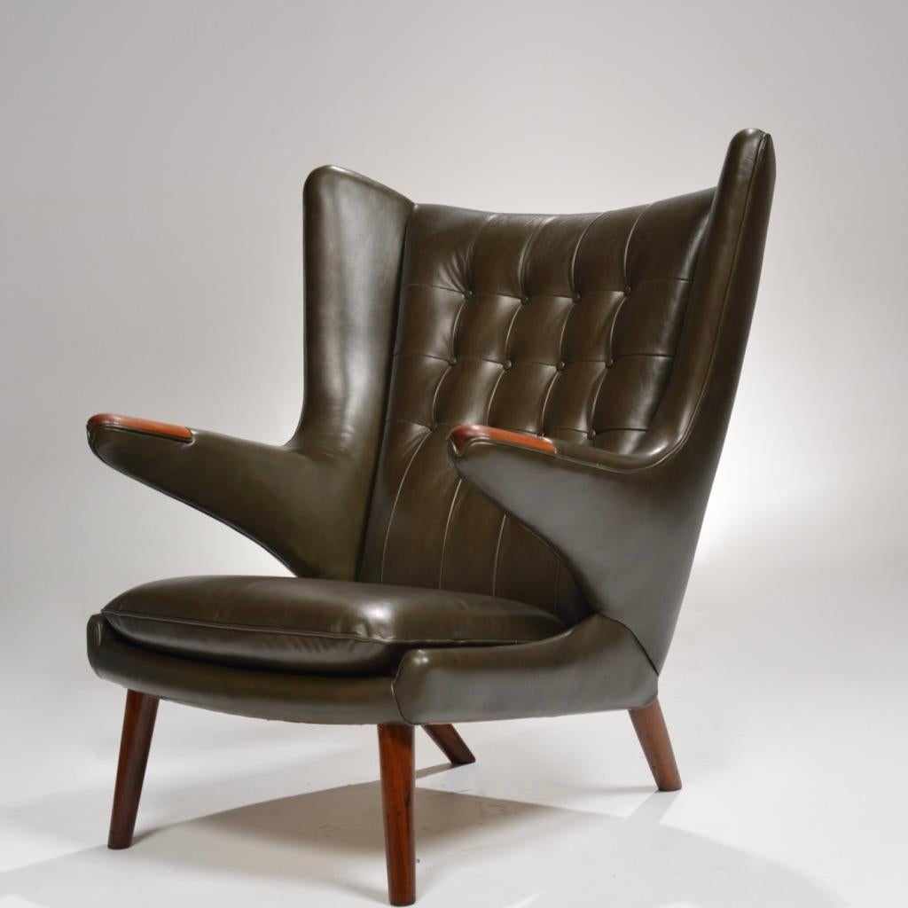 Hans J. Wegner Model AP-19 'Papa Bear' Chair in Dark Green Leather at  1stDibs