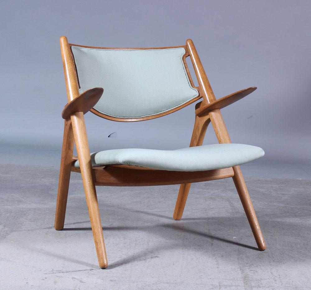 Hans J. Wegner: Eichenholzsessel Modell Ch 28 Sawbuck für Carl Hansen, Dänemark 1960er Jahre (Stoff) im Angebot