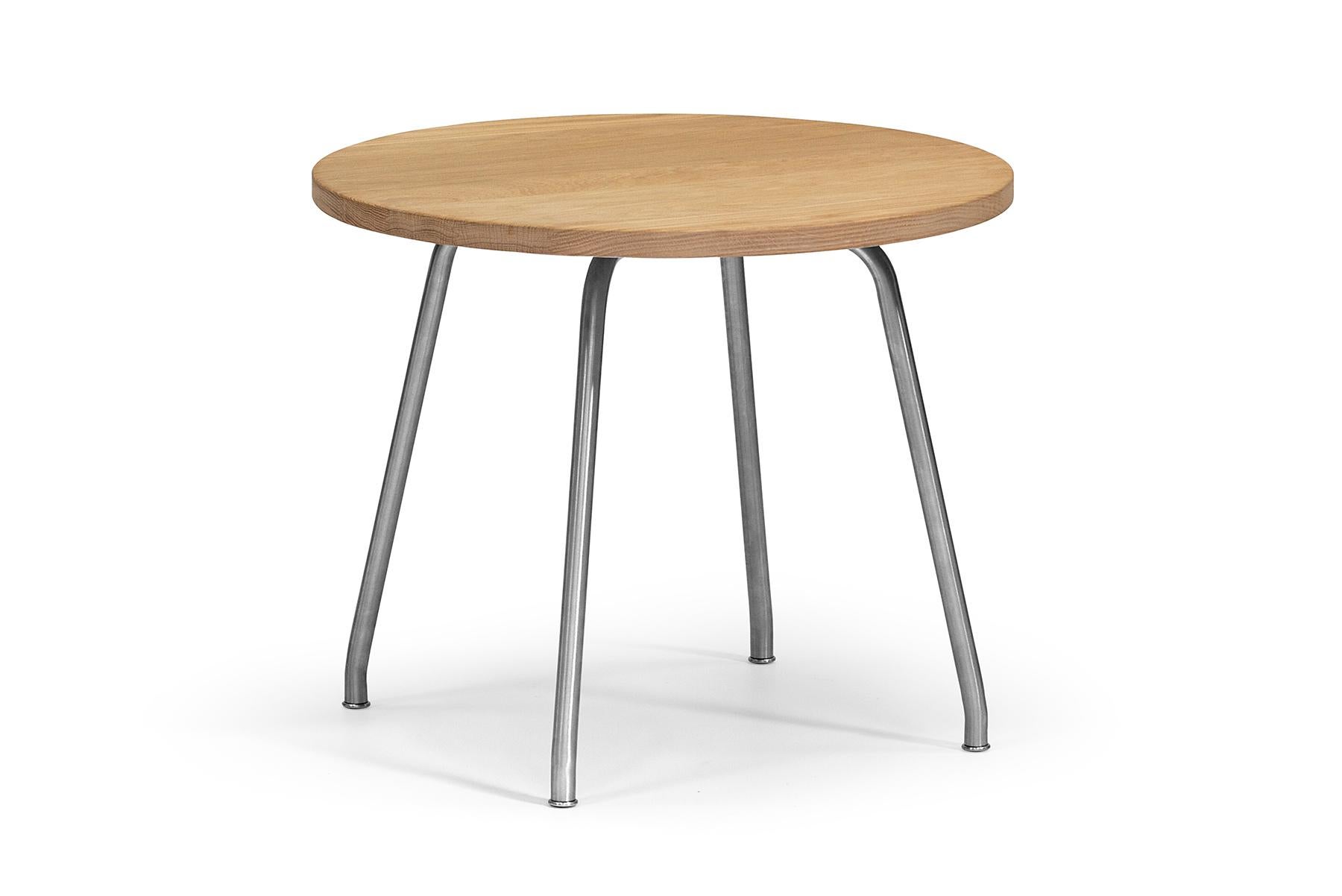 The CH415 coffee table was created by Hans J. Wegner in 1990 and shows the designer at his minimalist best with its clean, round tabletop and slender legs.
 