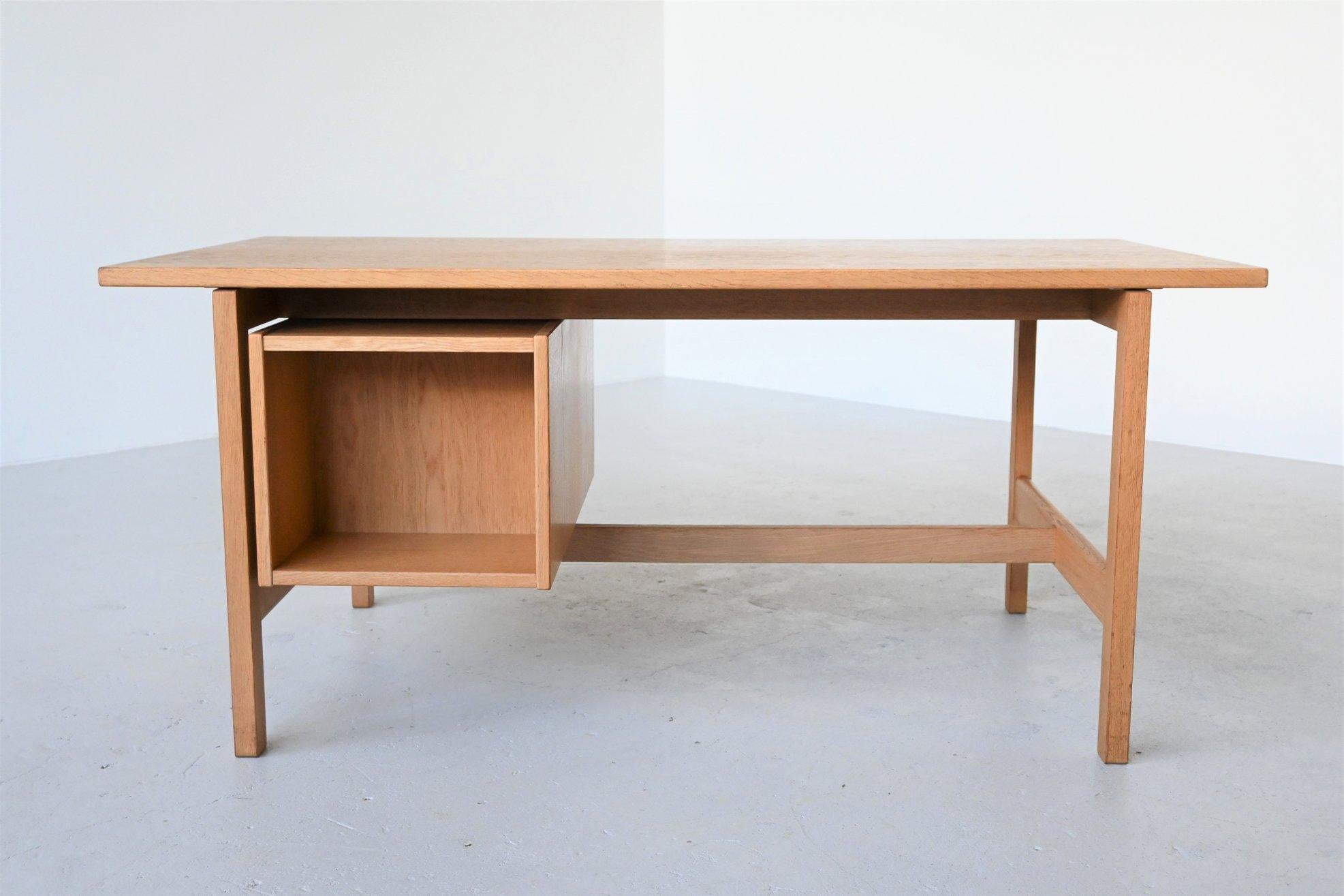 Danish Hans J. Wegner Model GE 125 Desk GETAMA Oak, Denmark, 1970