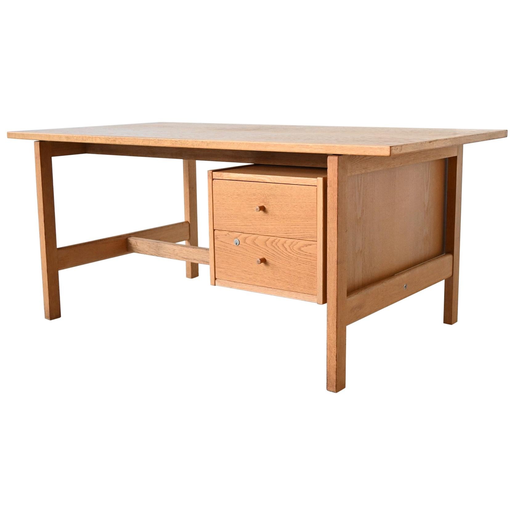 Hans J. Wegner Model GE 125 Desk GETAMA Oak, Denmark, 1970