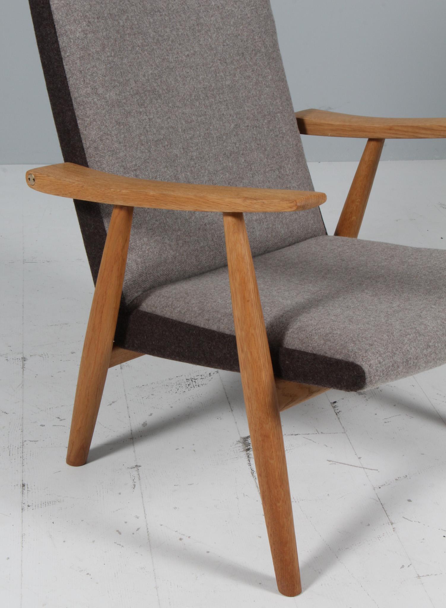 Danish Hans J. Wegner, Model Ge-260, Oak and Wool, 1960s