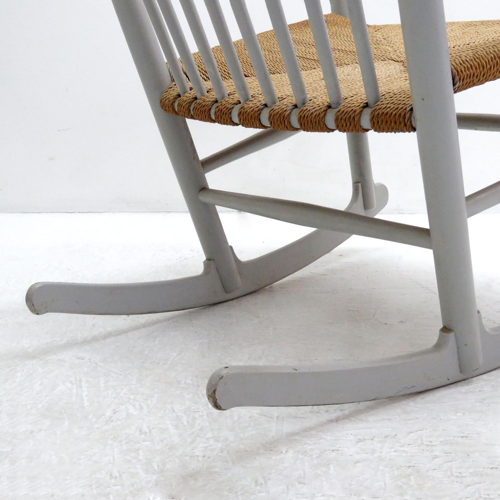 Hans J. Wegner Model J16 Rocking Chair, 1961 In Good Condition For Sale In Los Angeles, CA