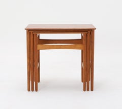 Hans J. Wegner / Nesting Tables. AT-40 oak / Andreas Tuck
