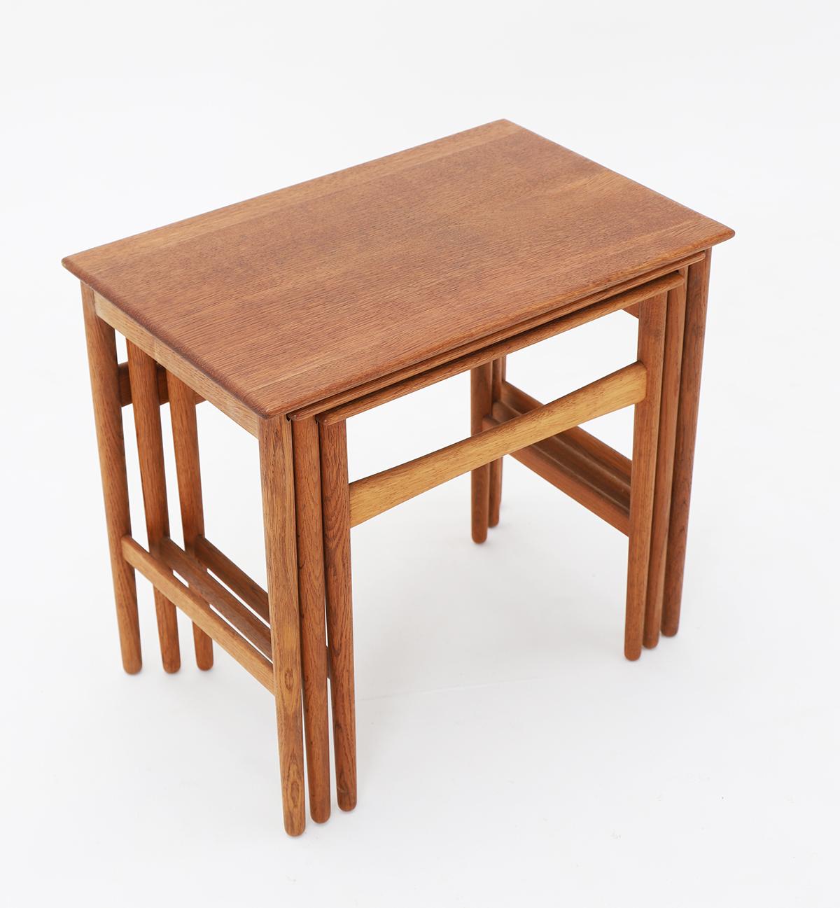 Scandinavian Modern Hans J. Wegner / Nesting Tables. AT-40 oak / Andreas Tuck For Sale