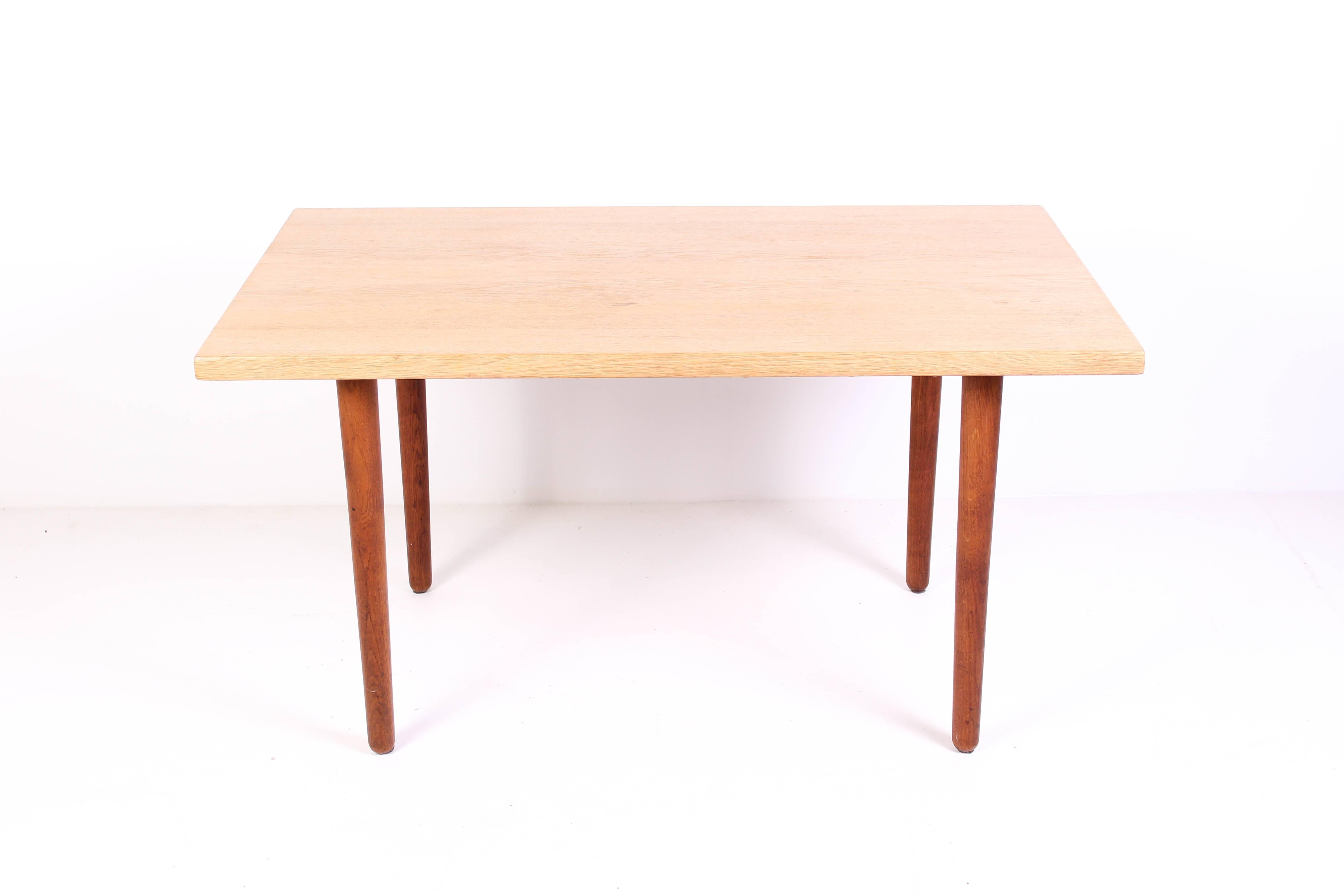 Midcentury Danish coffee table by famous designer Hans J Wegner. The table was produced by Andreas Tuck and is in good vintage condition with minor signs of usage.