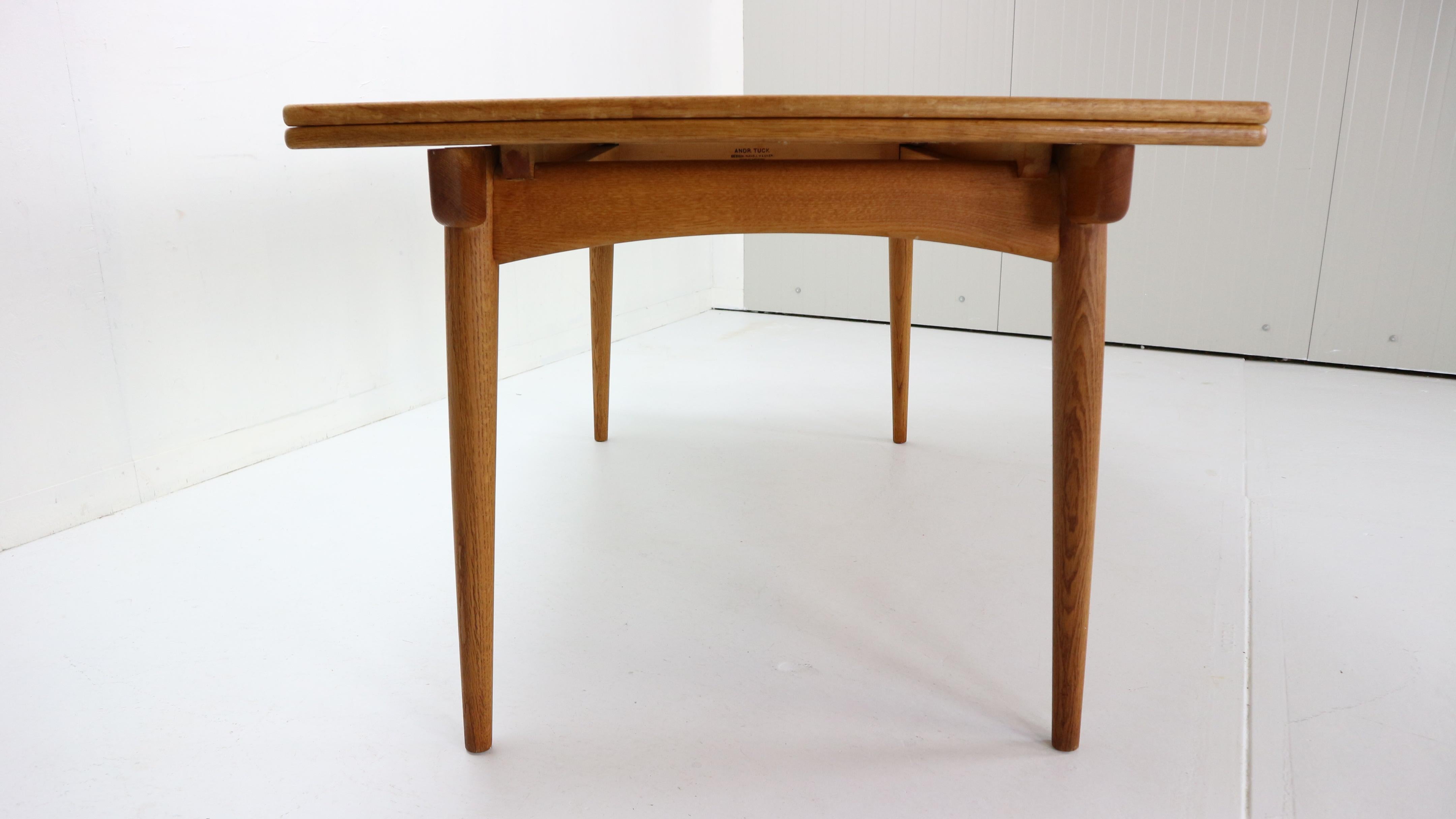Hans J. Wegner Oak Extendable Dining Table AT-312 for Andreas Tuck, Denmark In Good Condition In The Hague, NL