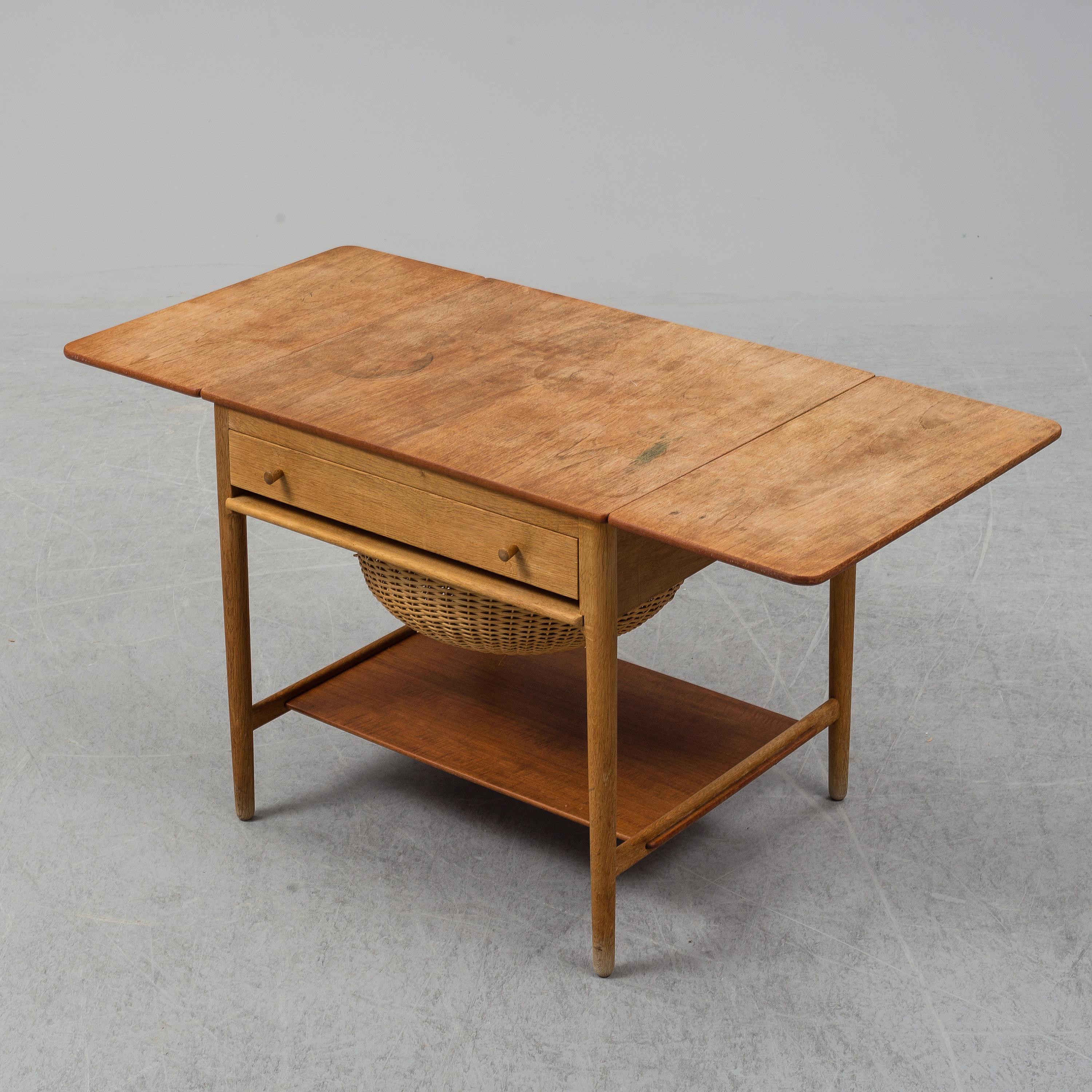 Hans J Wegner - Oak Sewing Table - Designed for Andreas Tuck Denmark In Fair Condition For Sale In Paris, FR