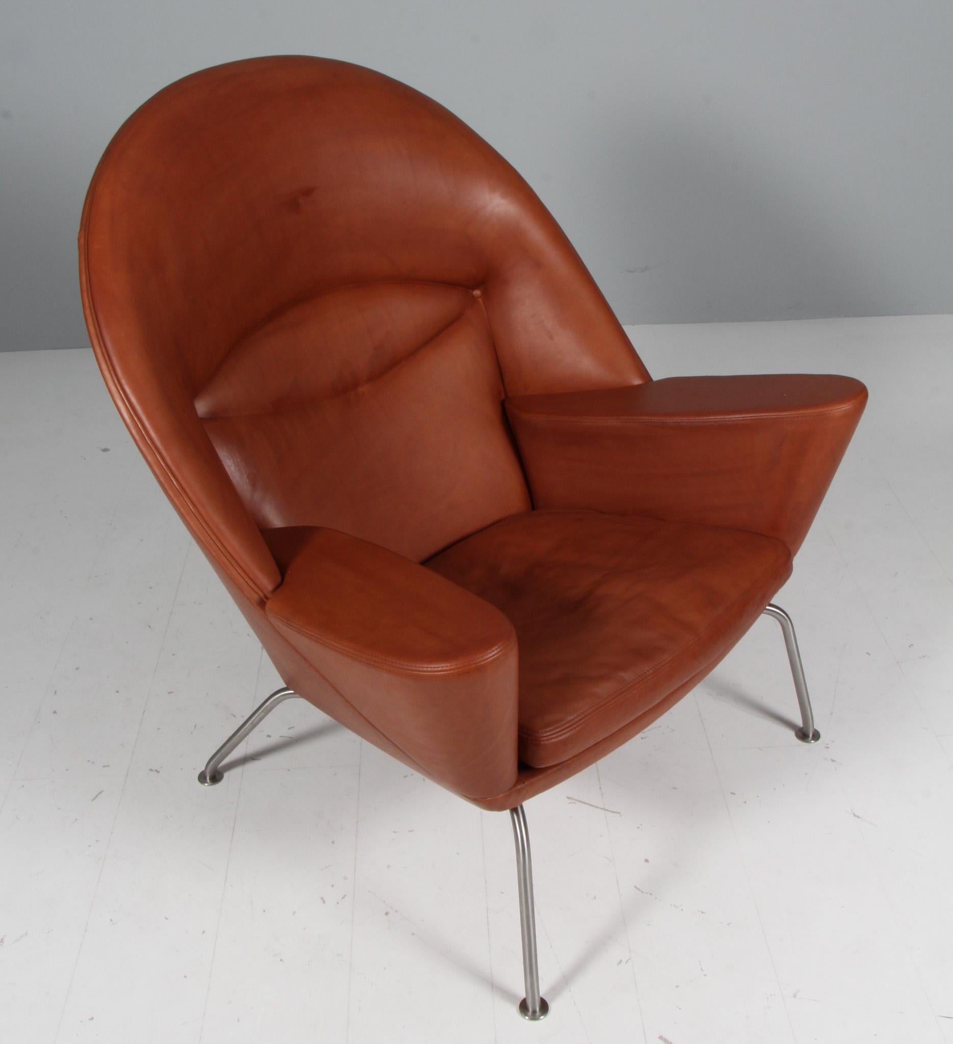 Hans J. Wegner Oculus Lounge Chair and ottoman in Full grain brandy leather In Excellent Condition In Esbjerg, DK