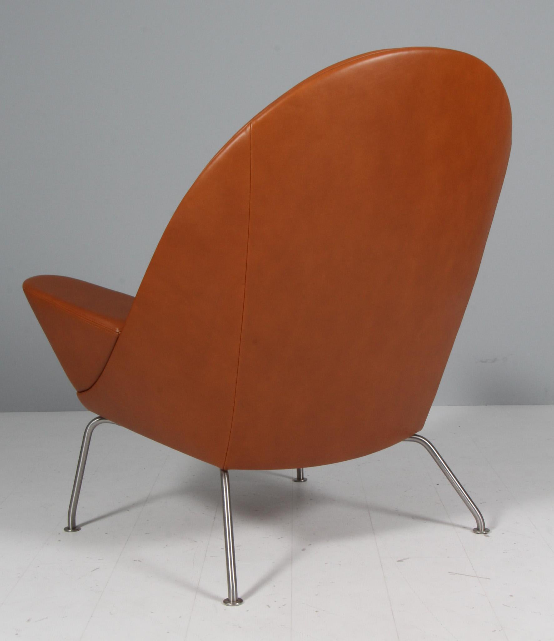 Hans J. Wegner Oculus Lounge Chair and ottoman in Full grain walnut leather 3