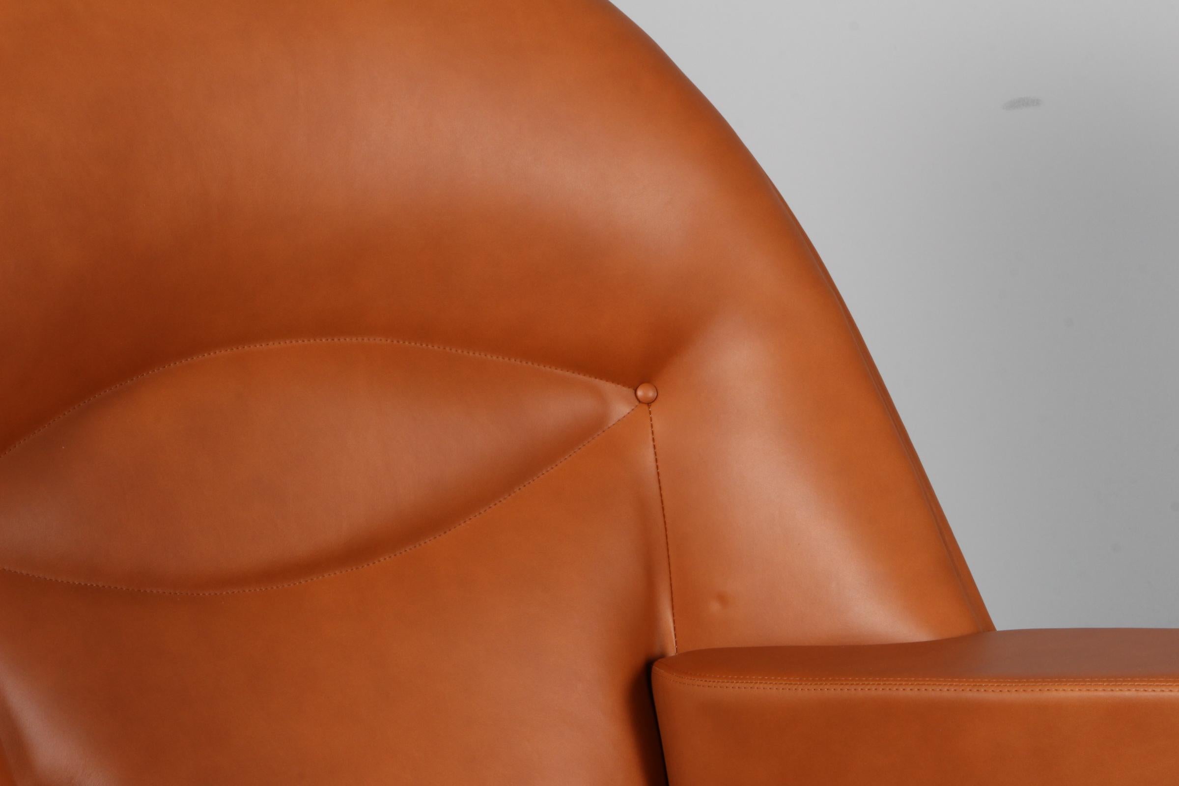 Mid-Century Modern Hans J. Wegner Chaise longue Oculus et ottoman en cuir de noyer pleine fleur en vente