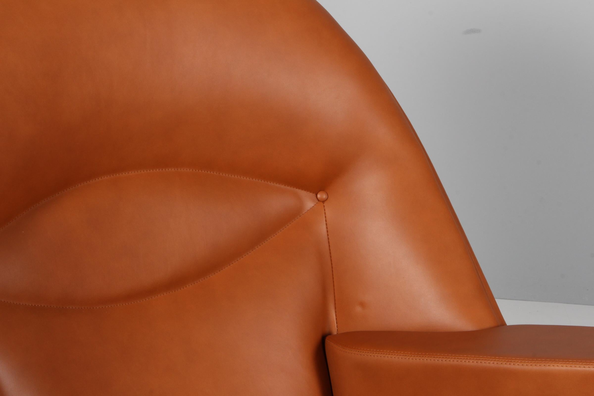 Hans J. Wegner Chaise longue Oculus et ottoman en cuir de noyer pleine fleur en vente 2