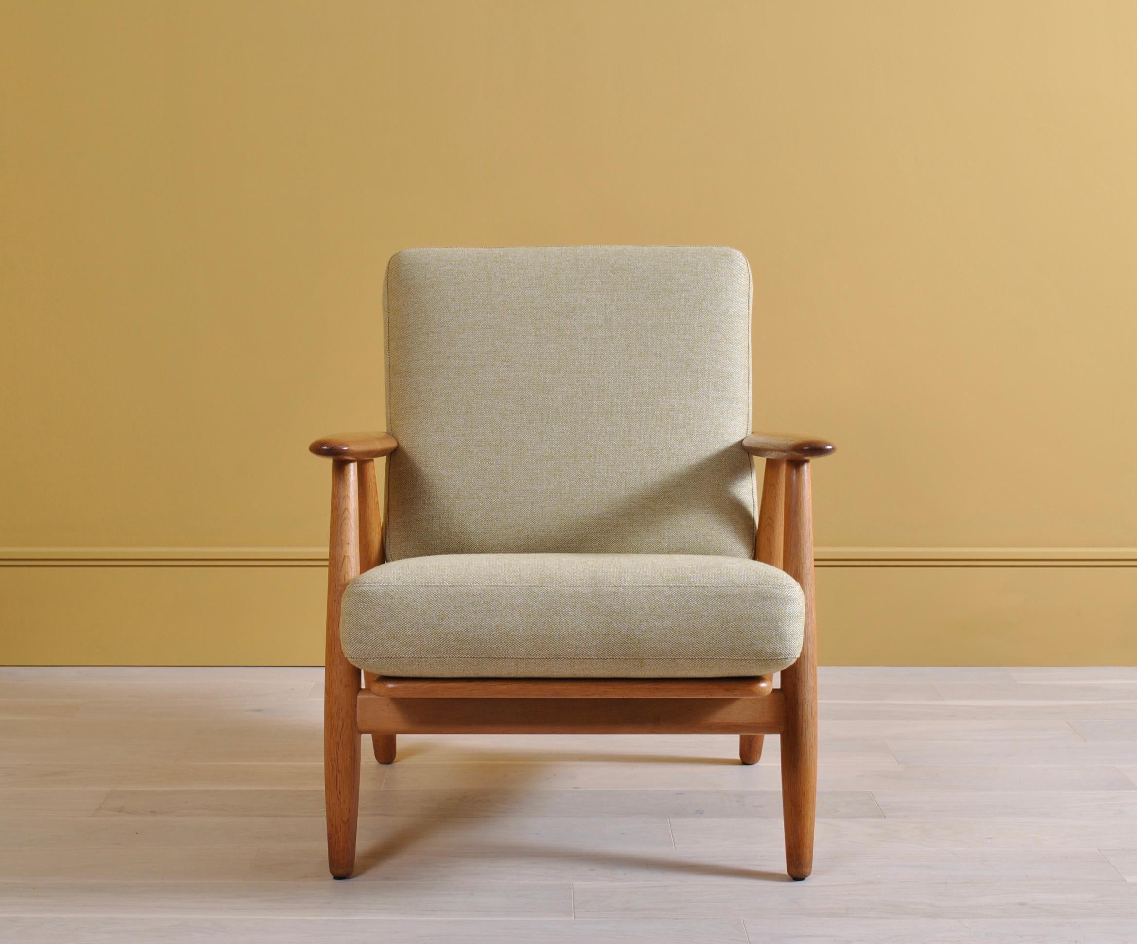 An original 1950s Hans J Wegner GE240 cigar chair, produced by Getama, Denmark.
Golden oak frame with all new camira upholstery. A coveted Danish classic by the master of chair design. Custom Reupholstery is available. Maker/designer stamp still