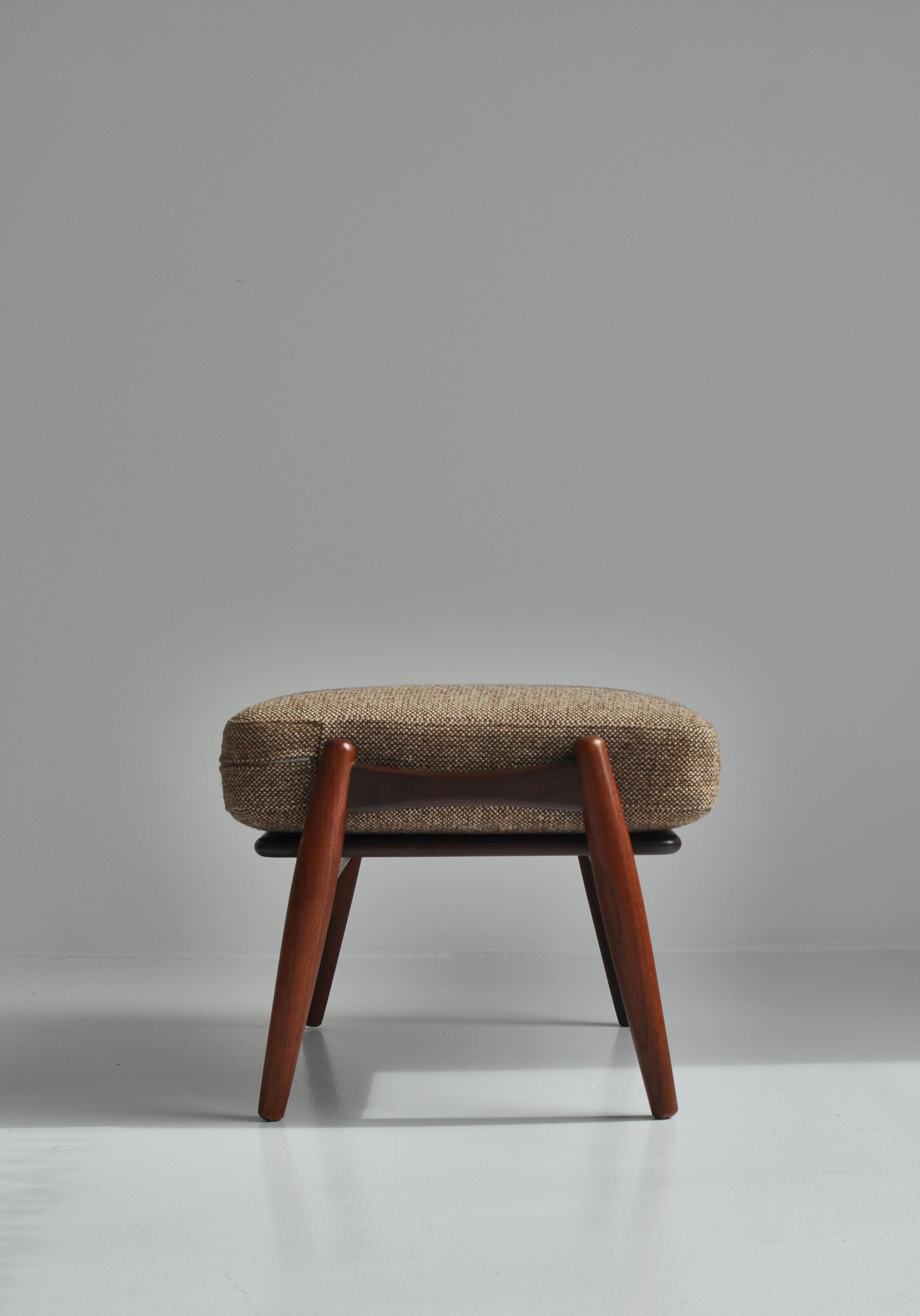 Rarely seen ottoman designed by Hans J. Wegner and produced by GETAMA in Gedsted, Denmark in the 1960s. The original sprung cushion has been reupholstered in Kvadrat wool. The ottoman is stamped by the maker under the seat. Great condition.