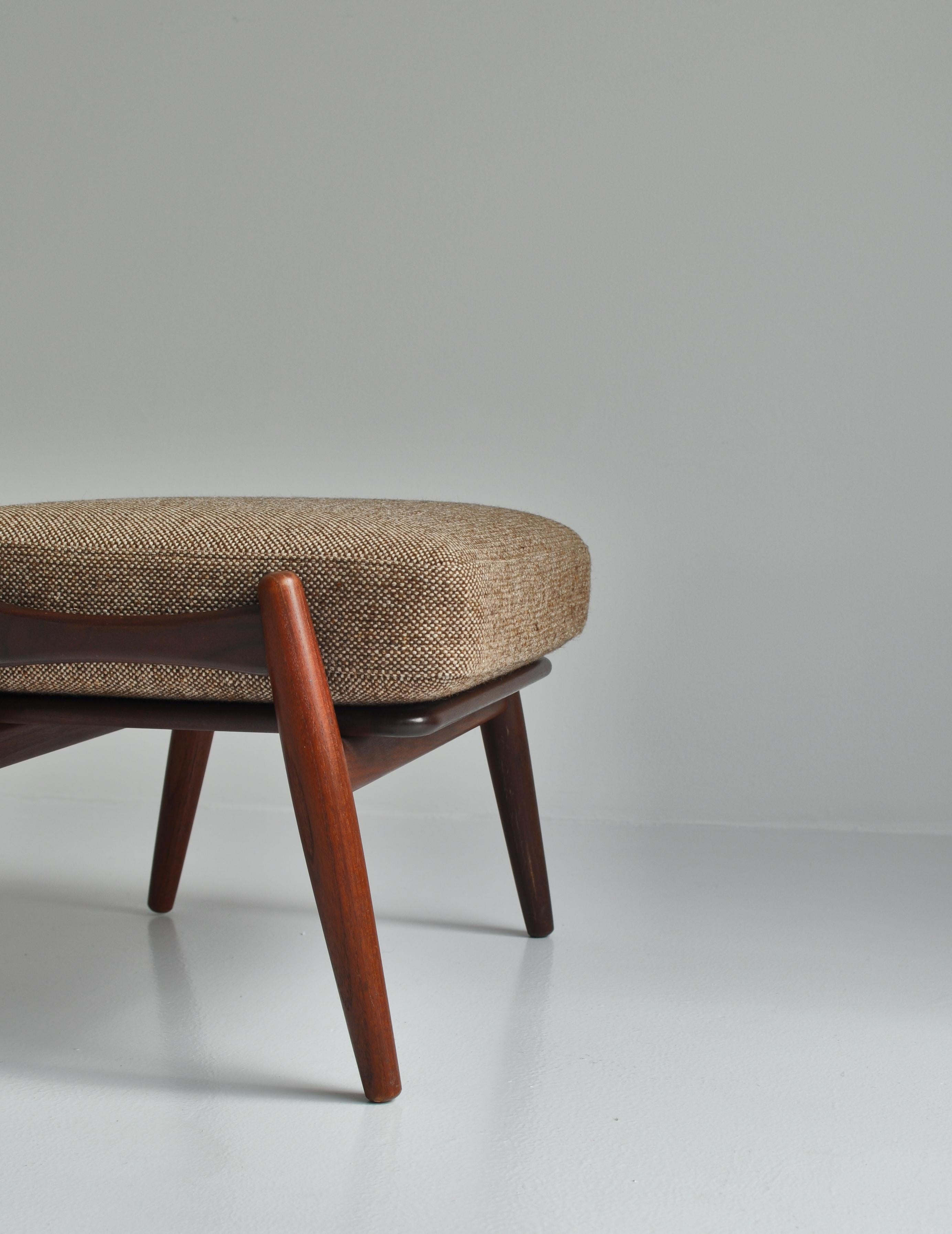 Hans J. Wegner Ottoman 