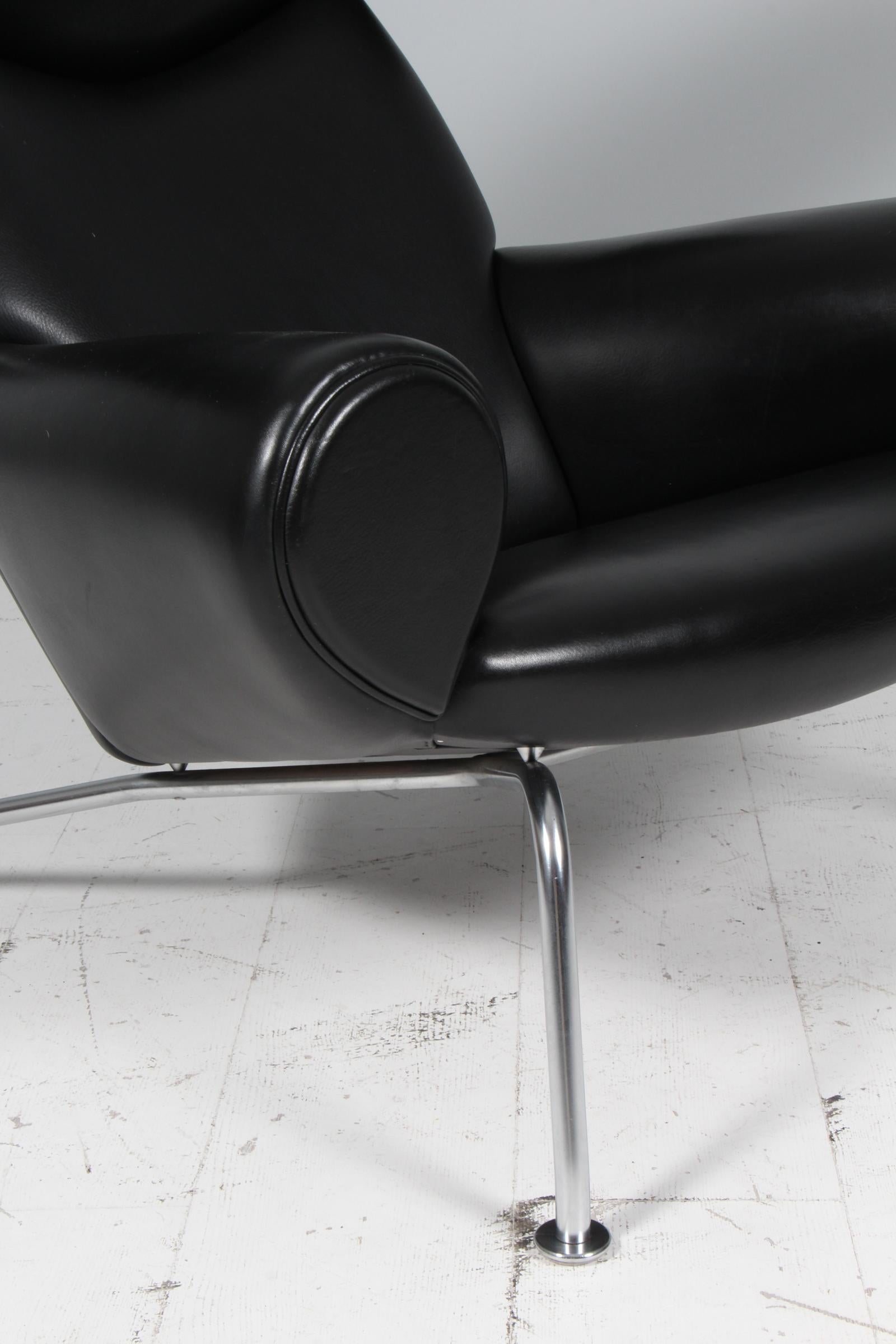 Hans J. Wegner Ox Chair und Ottomane Model No. EJ 100, schwarzes Originalleder im Angebot 3