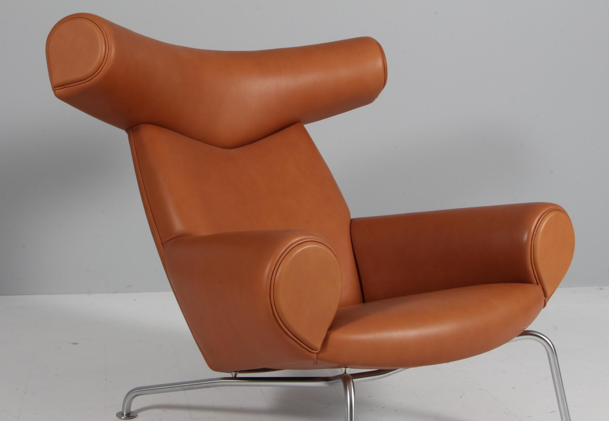 Hans J. Wegner Ox Chair and ottoman Model EJ 100, Walnut Elegance full grain 3