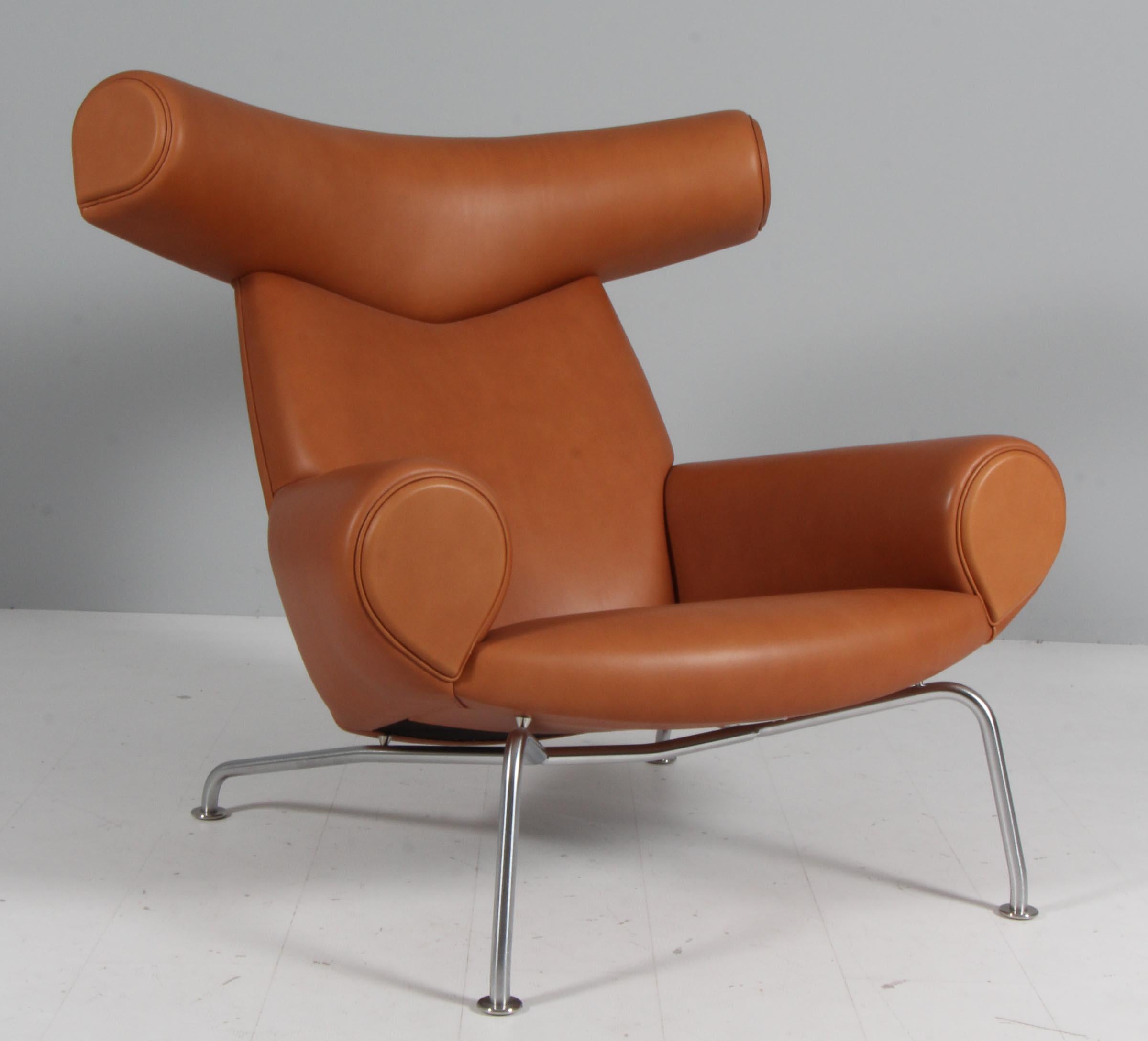Hans J. Wegner Ox Chair and ottoman Model EJ 100, Walnut Elegance full grain In Excellent Condition In Esbjerg, DK