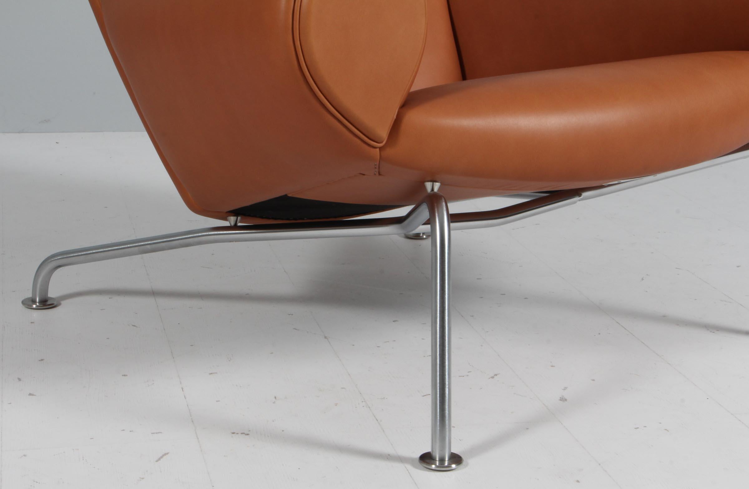 Hans J. Wegner Ox Chair and ottoman Model EJ 100, Walnut Elegance full grain 2