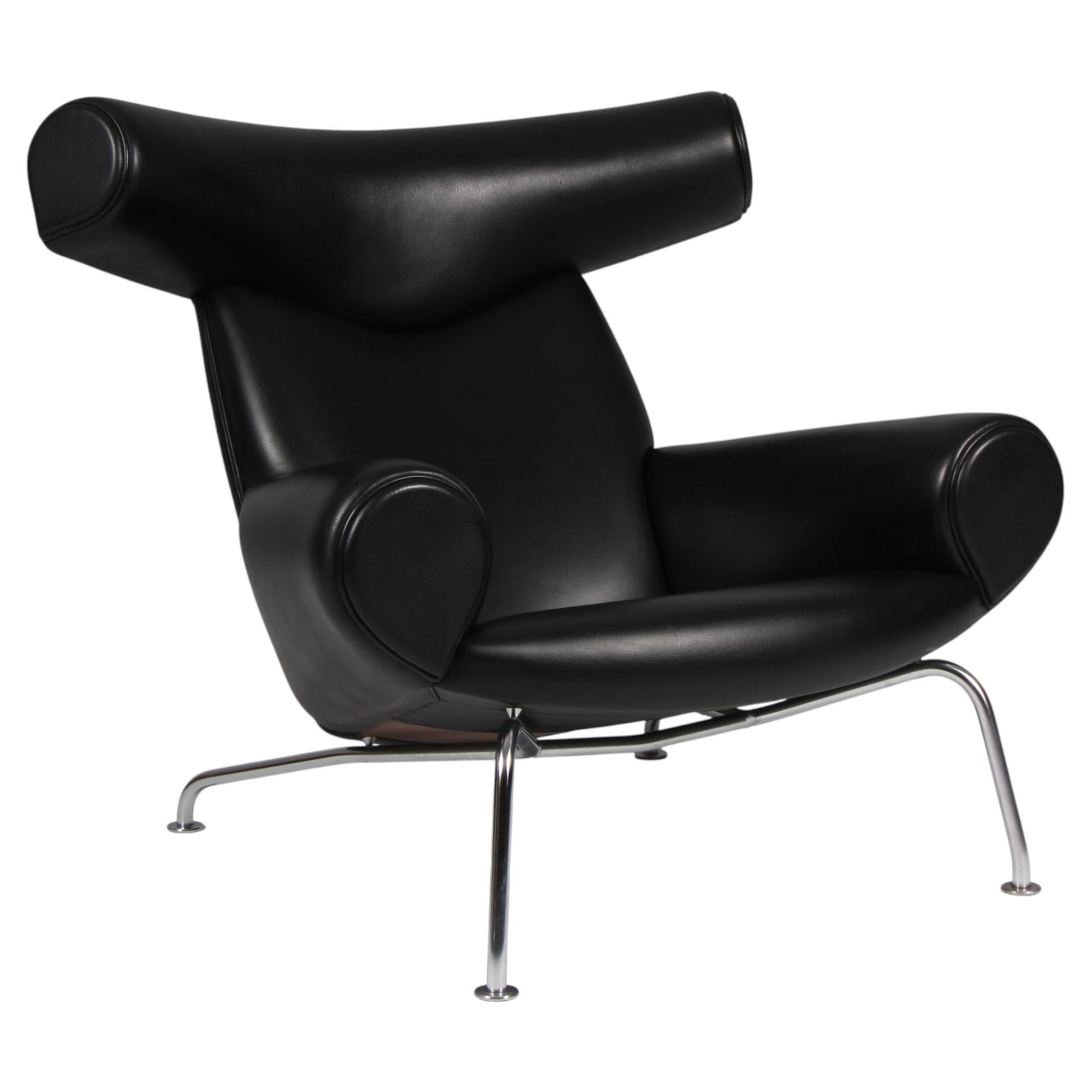 Hans J. Wegner Ox Chair Model EJ 100, black original leather For Sale